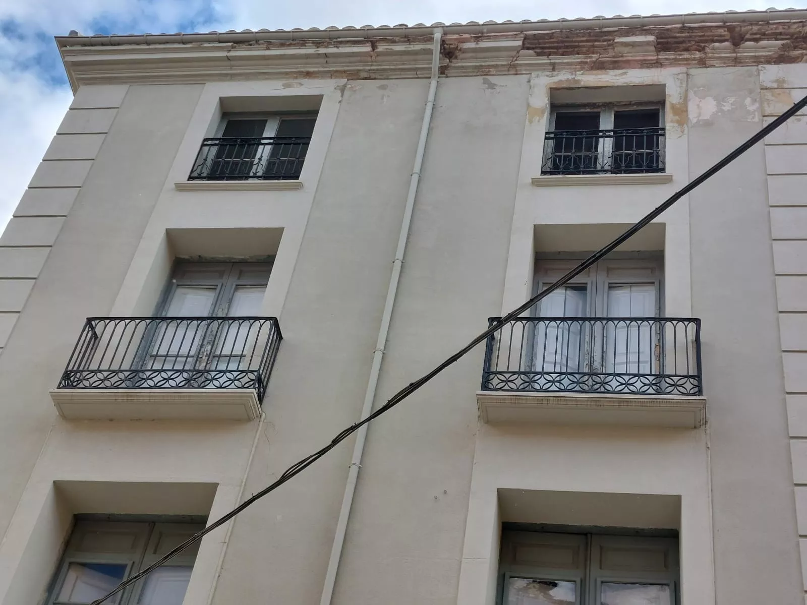 Desprendimiento controlado de cascotes en el Coso Alto