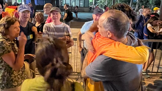 El emocionante abrazo. El emocionante abrazo.