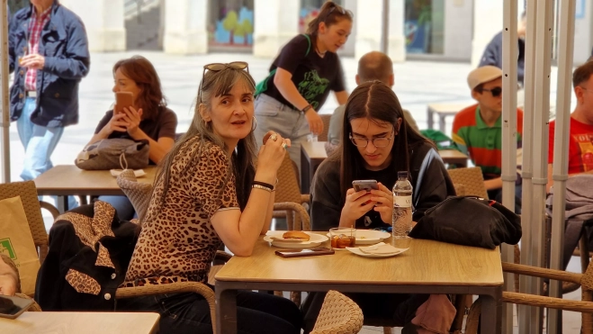 Nueva sesión de "Vermú con..." del Festival de Cine de Huesca. Foto Myriam Martínez Nueva sesión de "Vermú con..." del Festival de Cine de Huesca. Foto Myriam Martínez