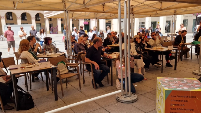 Nueva sesión de "Vermú con..." del Festival de Cine de Huesca. Foto Myriam Martínez Nueva sesión de "Vermú con..." del Festival de Cine de Huesca. Foto Myriam Martínez