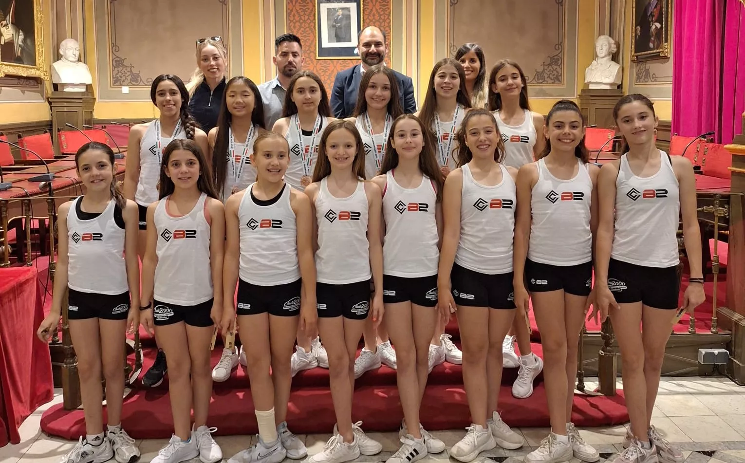 El alcalde de Barbastro recibe a los equipos infantiles de gimnasia estética del Club 2000