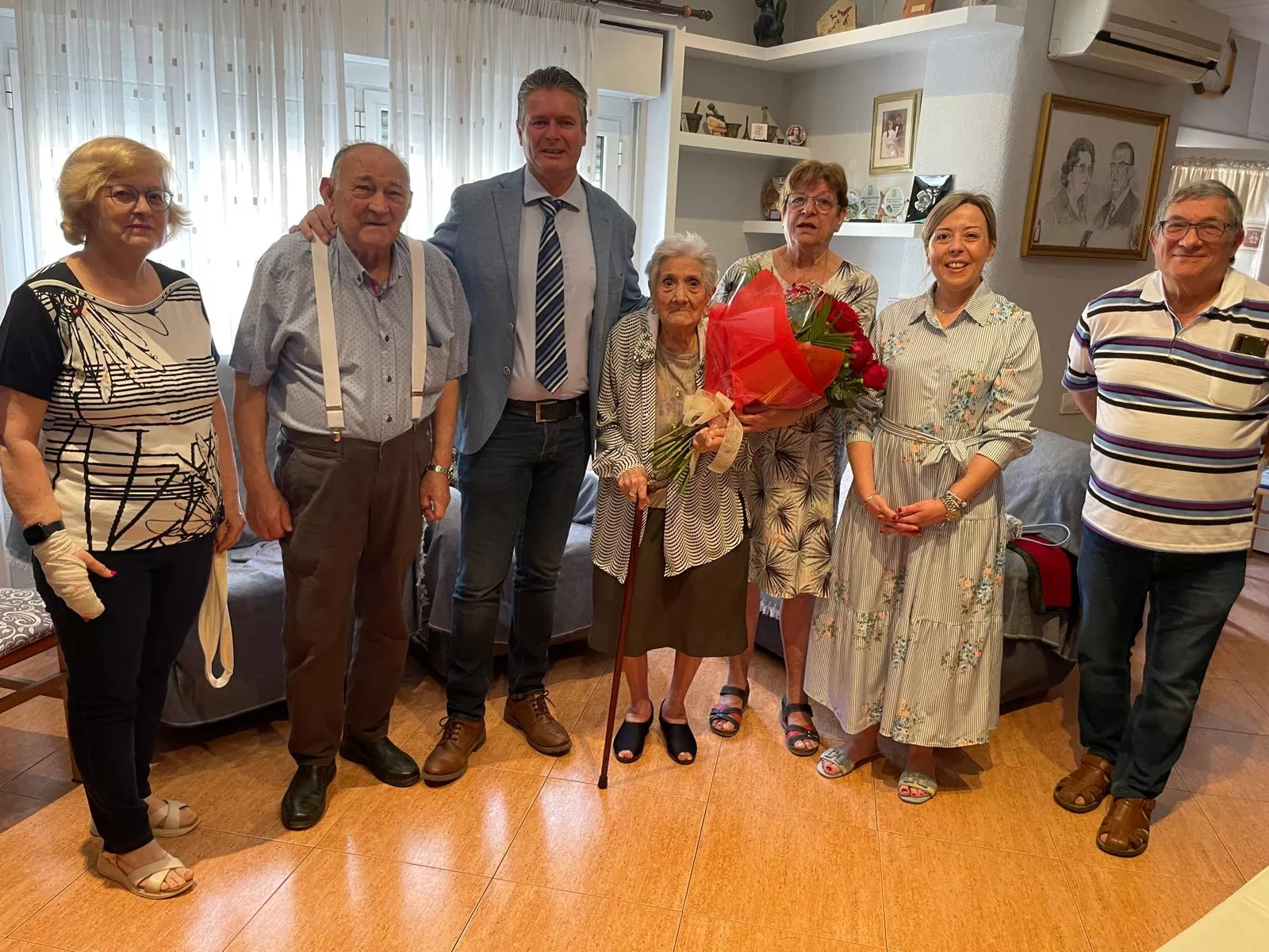 El alcalde y la consejera con Pura Montull Ezquerra