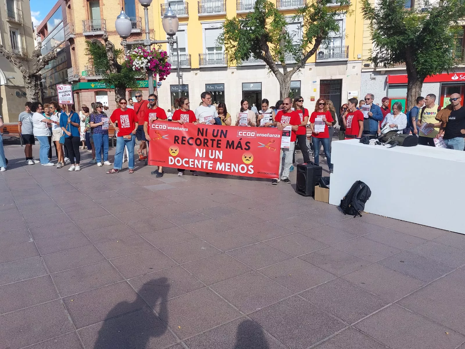 Concentración de CCOO Enseñanza en la Plaza de Navarra en Huesca