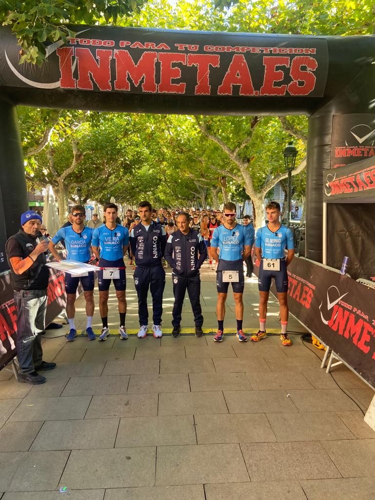 En la salida se guardó un minuto de silencio por Javier Serrano