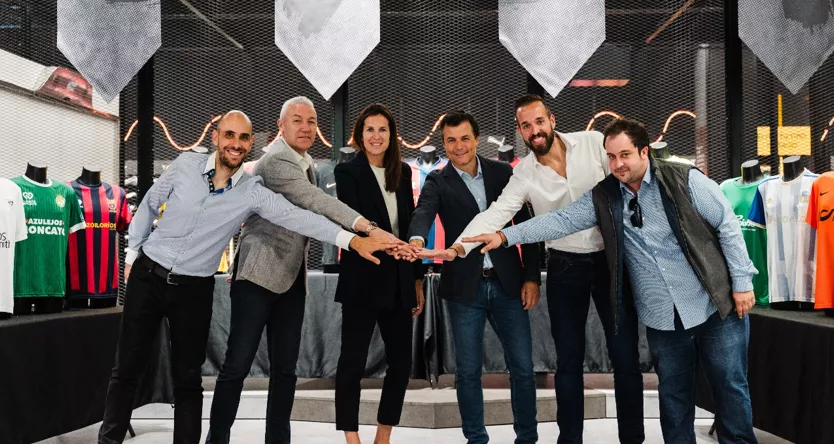 De izda a dcha: Juan Diego Rosas, Xavi Aguado, Cristina García, Juanjo Camacho, Carlos Sánchez Broto y Sergio Escolano. Llega a la Base Aragonesa un torneo internacional Alevín.