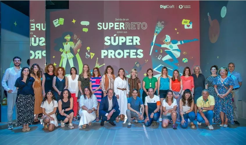 Premio a los "súperprofes" del Miguel Servet de Senegüé de la Fundación Vodafone