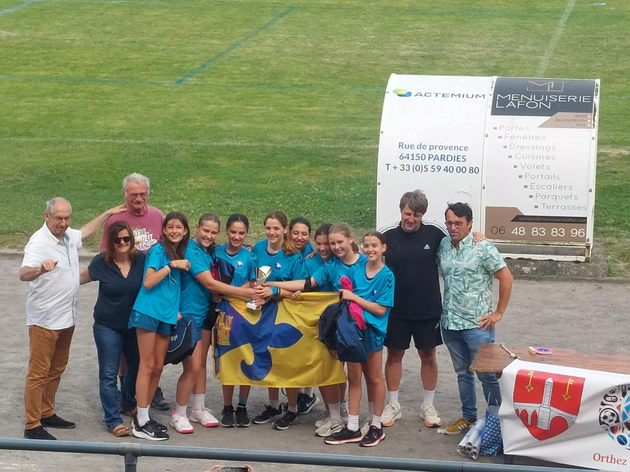 Ayerbe Balonmano Red, campeón del torneo femenino en Orthez