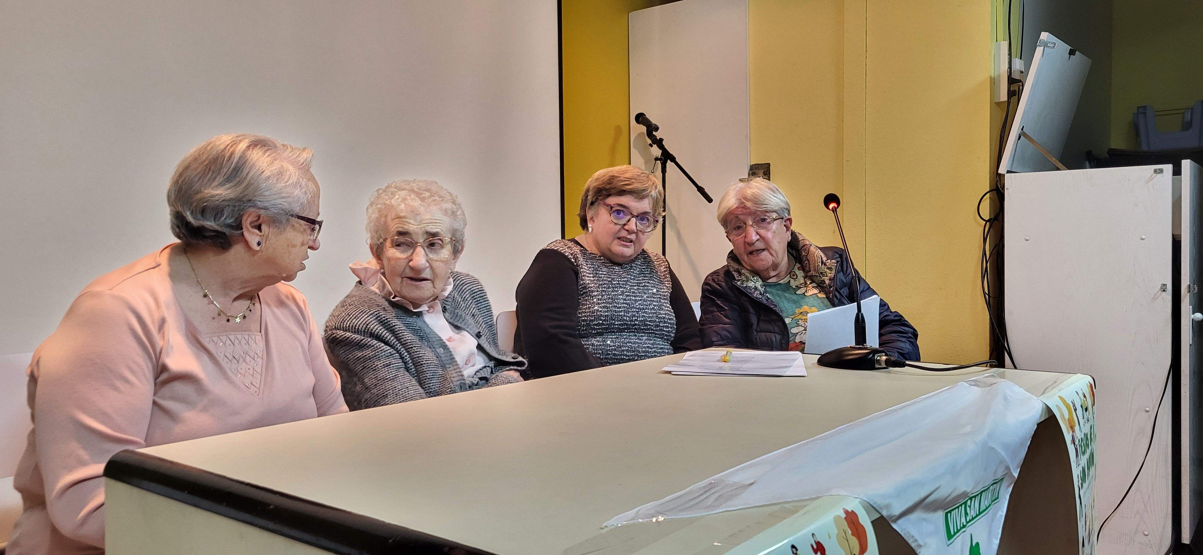 Imágenes del homenaje a Angelines Palacio. Foto Myriam Martínez