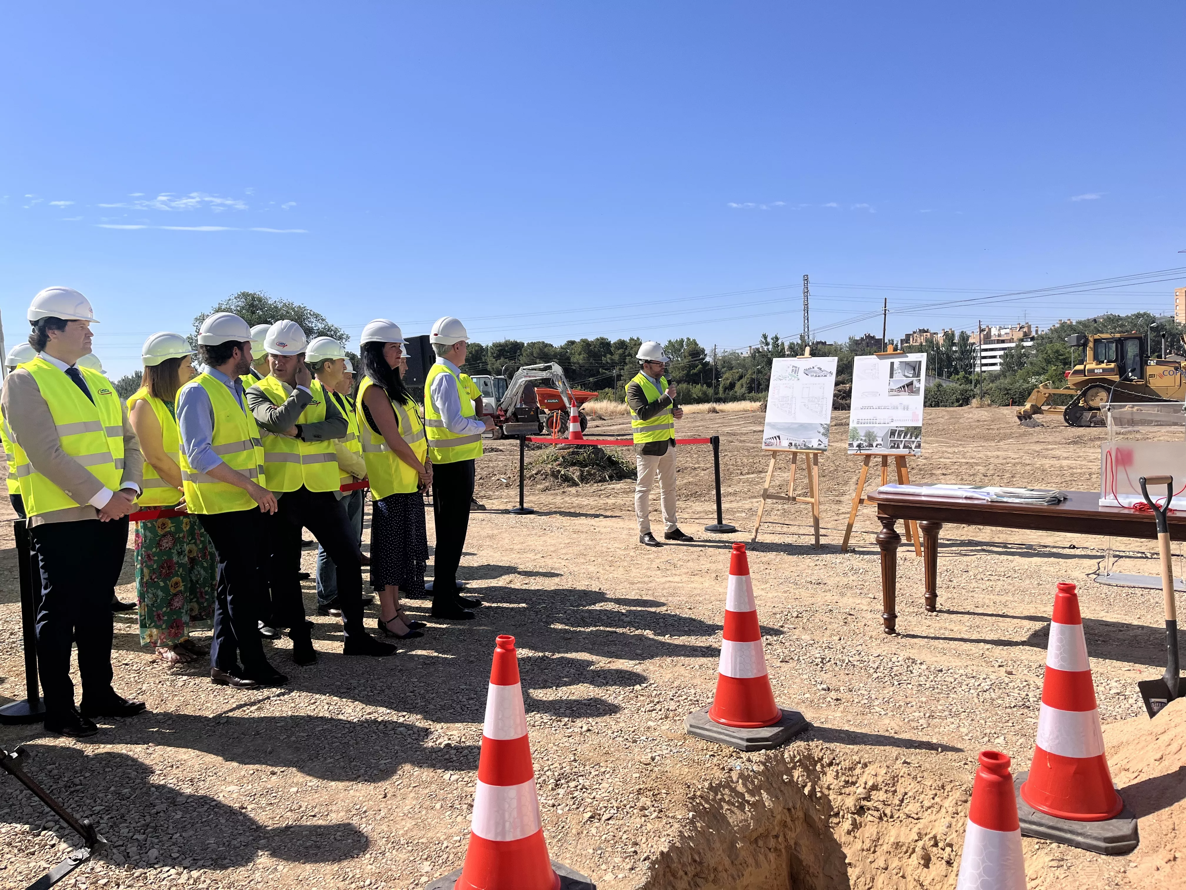 Acto de colocación de la primera piedra del Centro de Emergencias y Seguridad Ciudadana de Huesca. Foto Mercedes Manterola