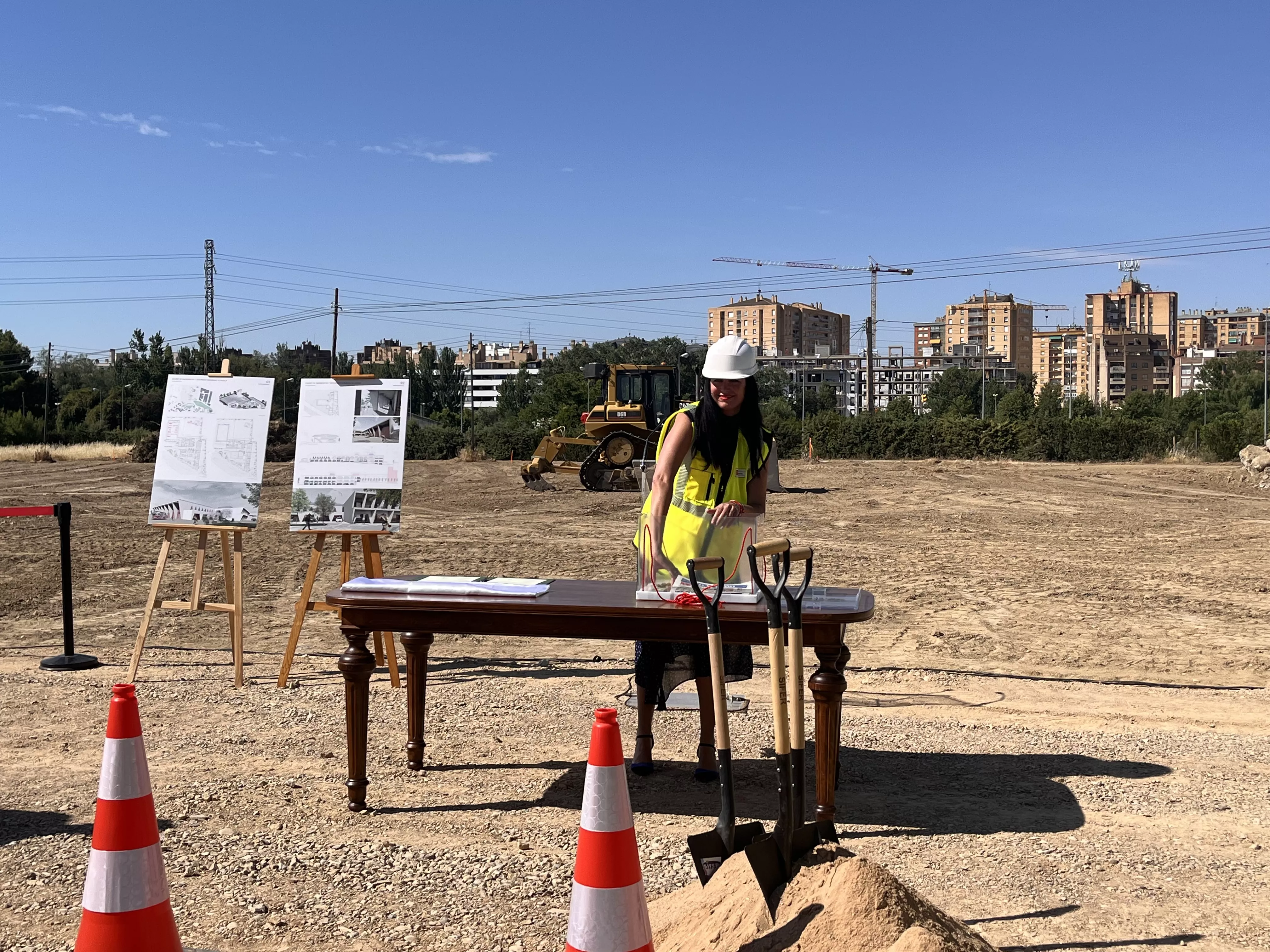 Acto de colocación de la primera piedra del Centro de Emergencias y Seguridad Ciudadana de Huesca. Foto Mercedes Manterola
