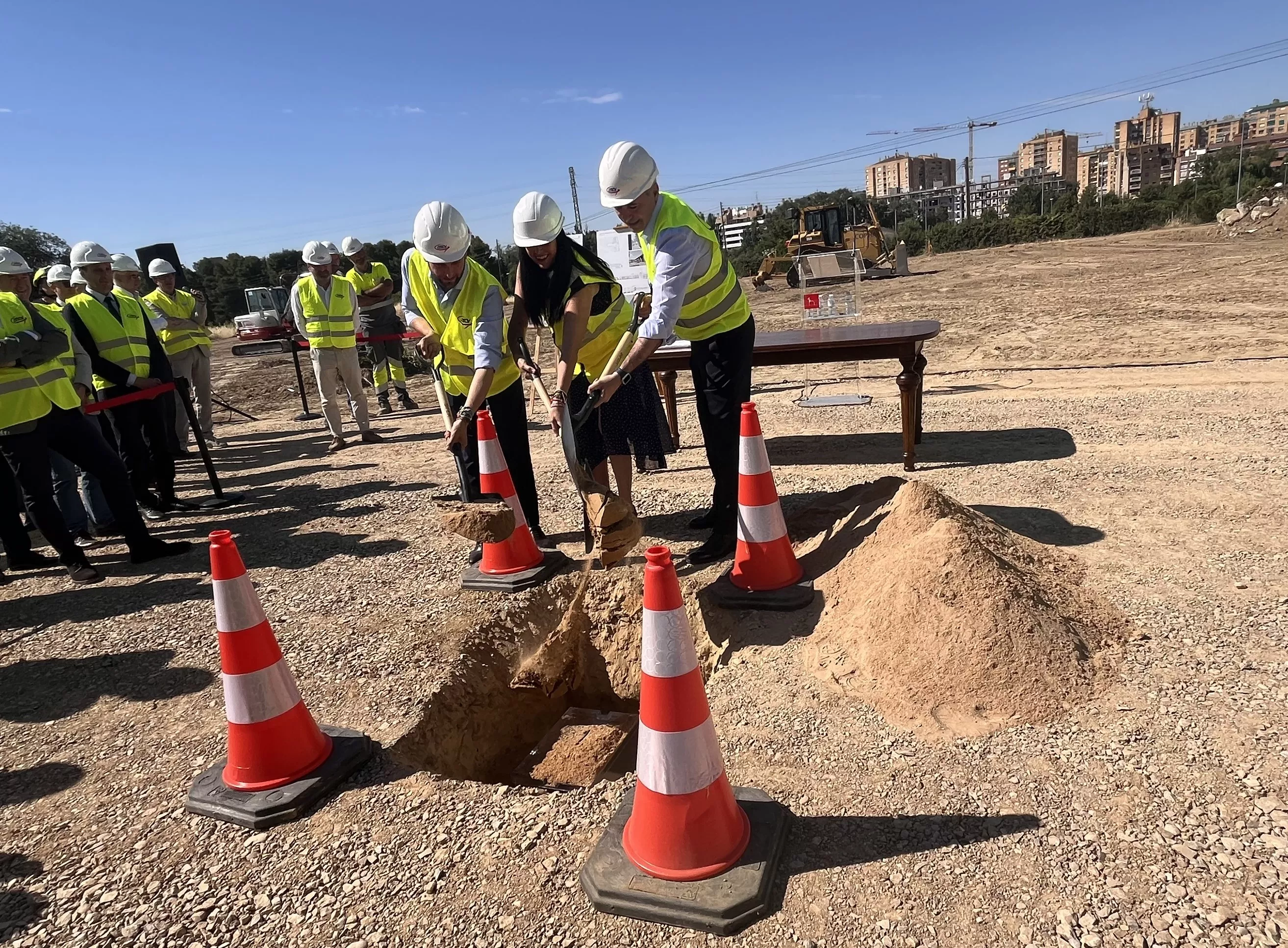 Acto de colocación de la primera piedra del Centro de Emergencias y Seguridad Ciudadana de Huesca. Foto Mercedes Manterola