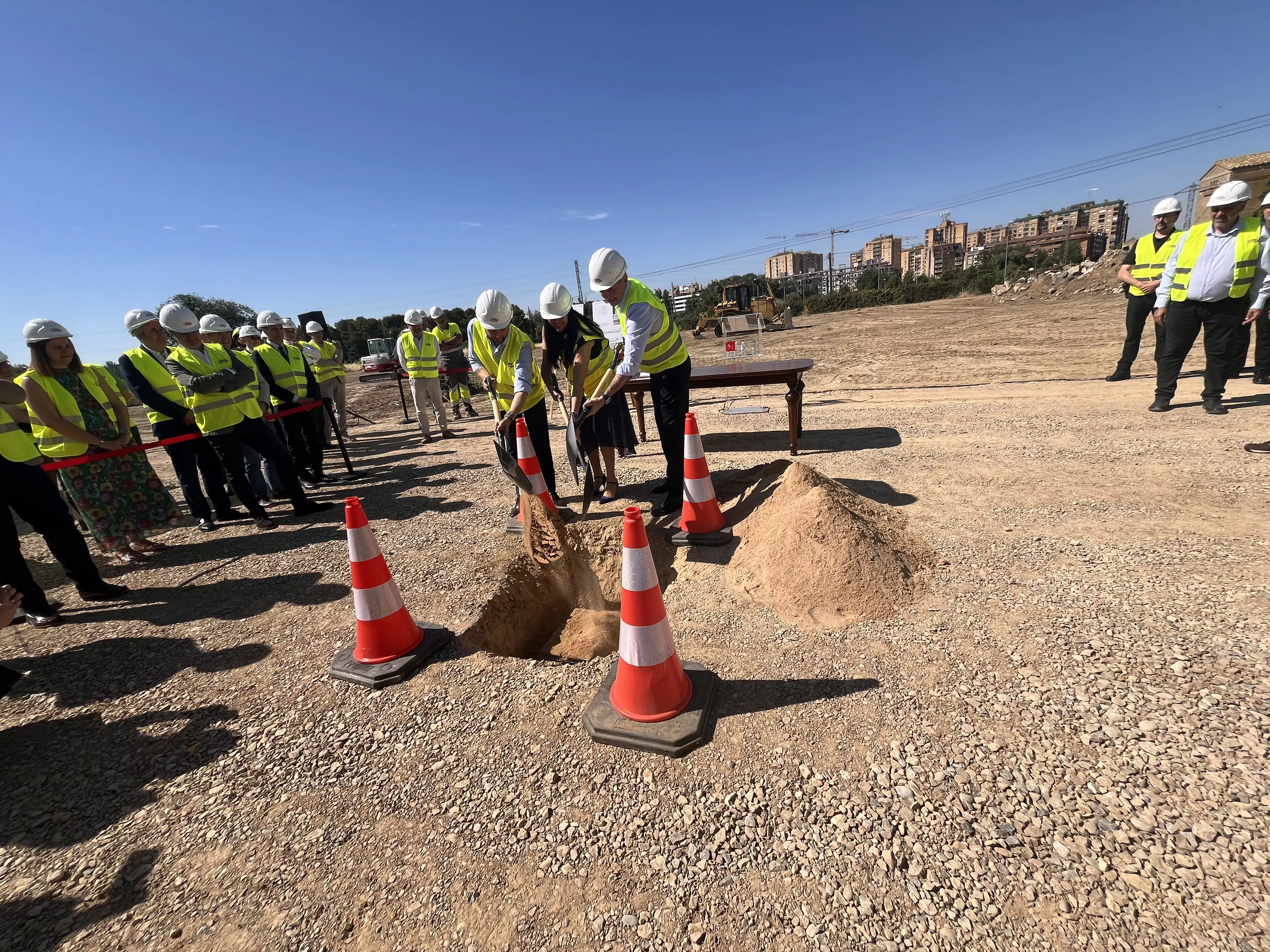 Acto de colocación de la primera piedra del Centro de Emergencias y Seguridad Ciudadana de Huesca. Foto Mercedes Manterola