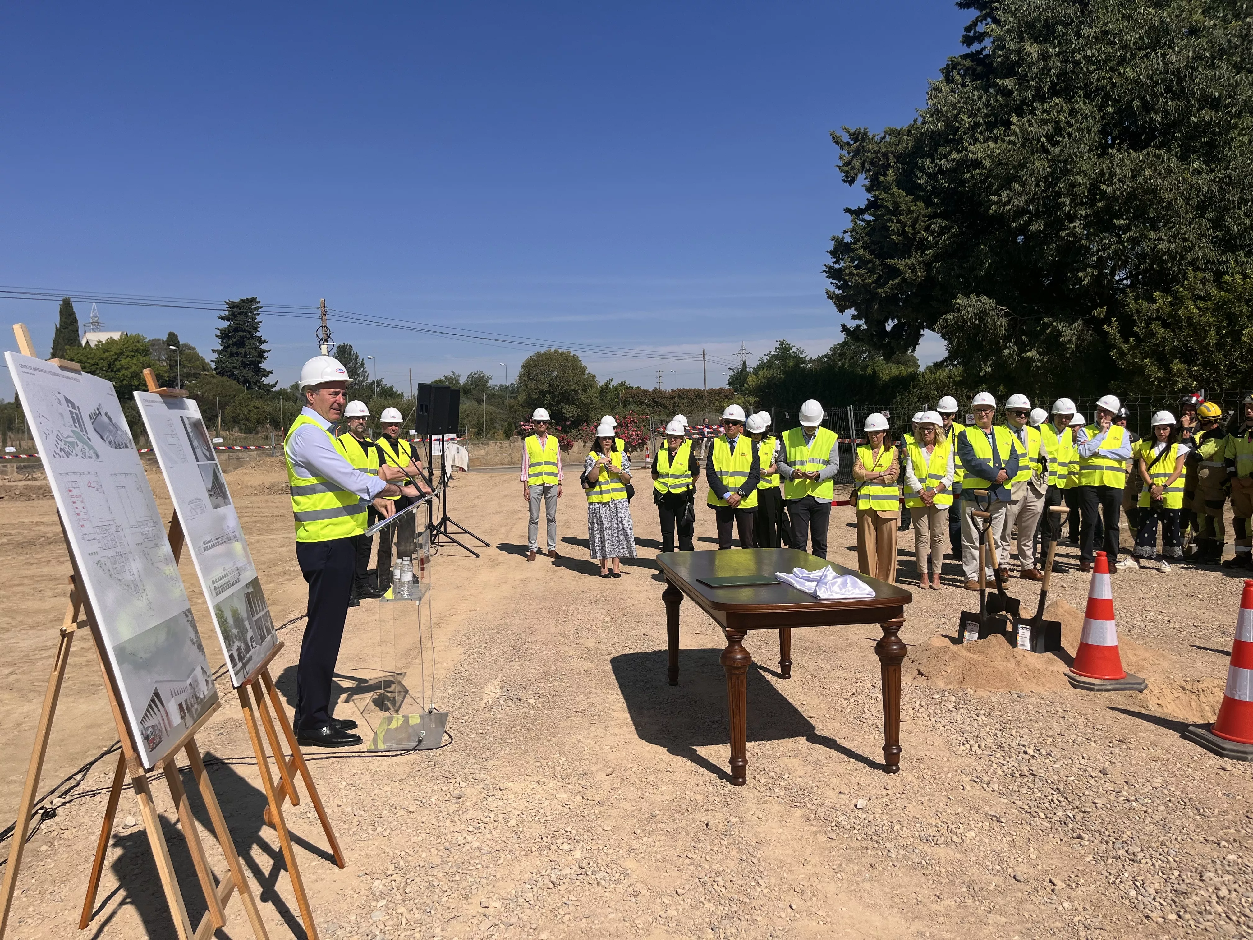 Acto de colocación de la primera piedra del Centro de Emergencias y Seguridad Ciudadana de Huesca. Foto Mercedes Manterola