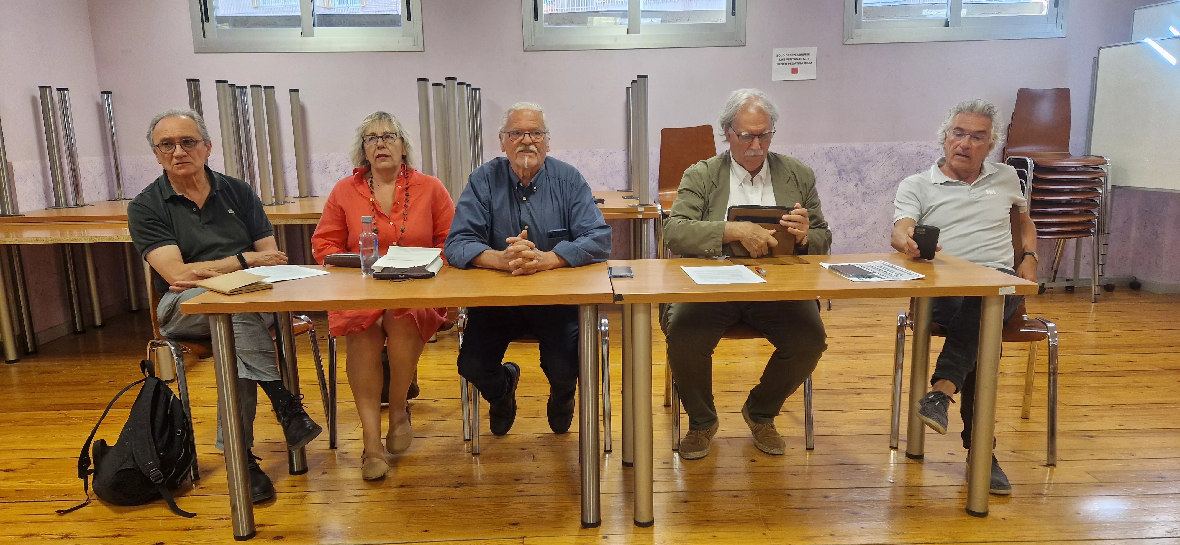Antonio Tari, Begoña Fuster, Pedro Pibernat, Miguel Ángel de Uña y Javier Borau han explicado la situación del Hospital de Día. Foto Myriam Martínez