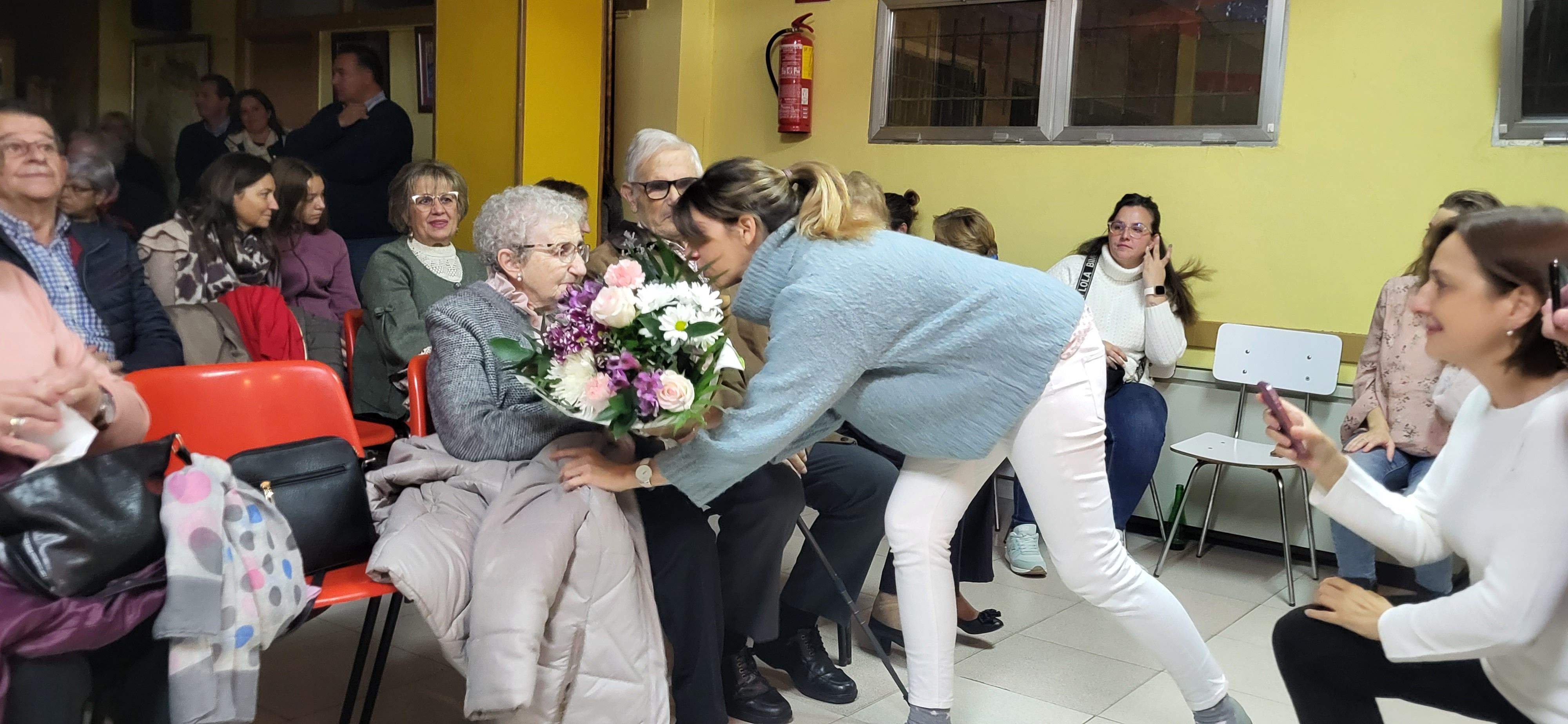 Imágenes del homenaje a Angelines Palacio. Foto Myriam Martínez
