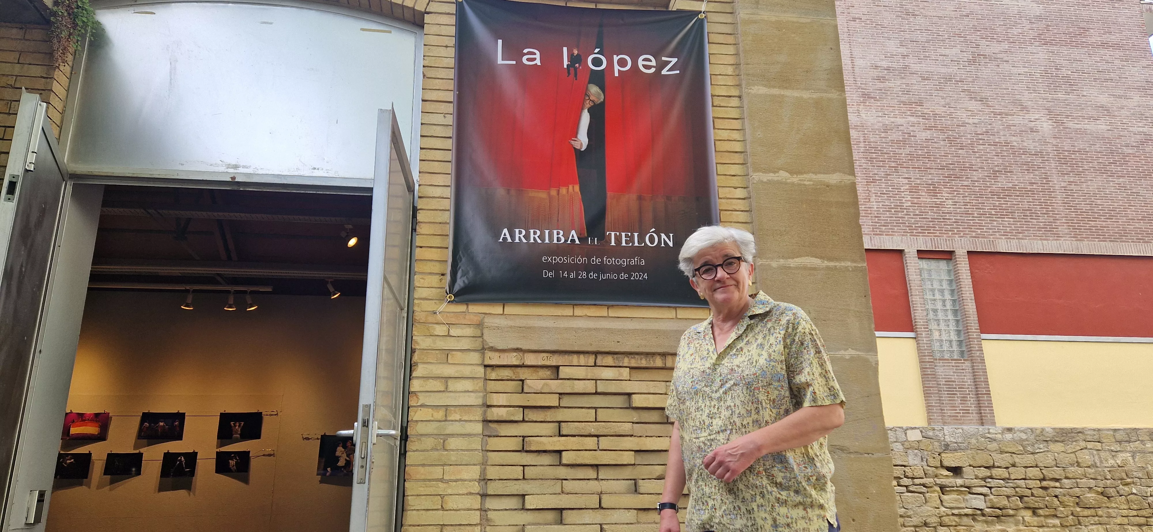 Beatriz López "La López" inaugura "Arriba el telón". Foto Myriam Martínez