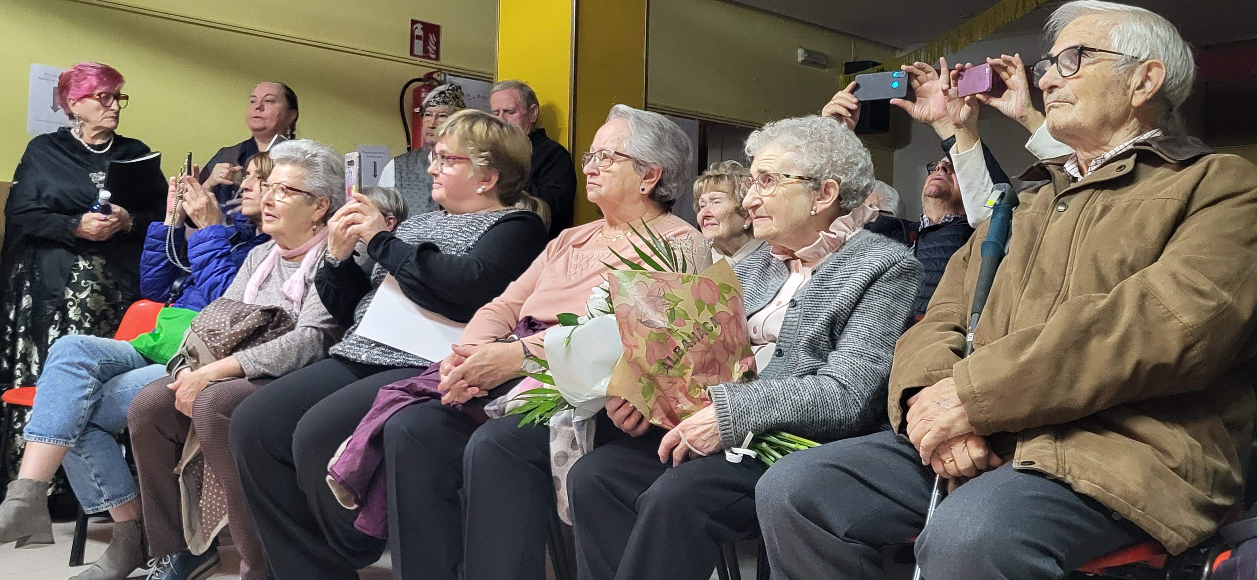 Imágenes del homenaje a Angelines Palacio. Foto Myriam Martínez 