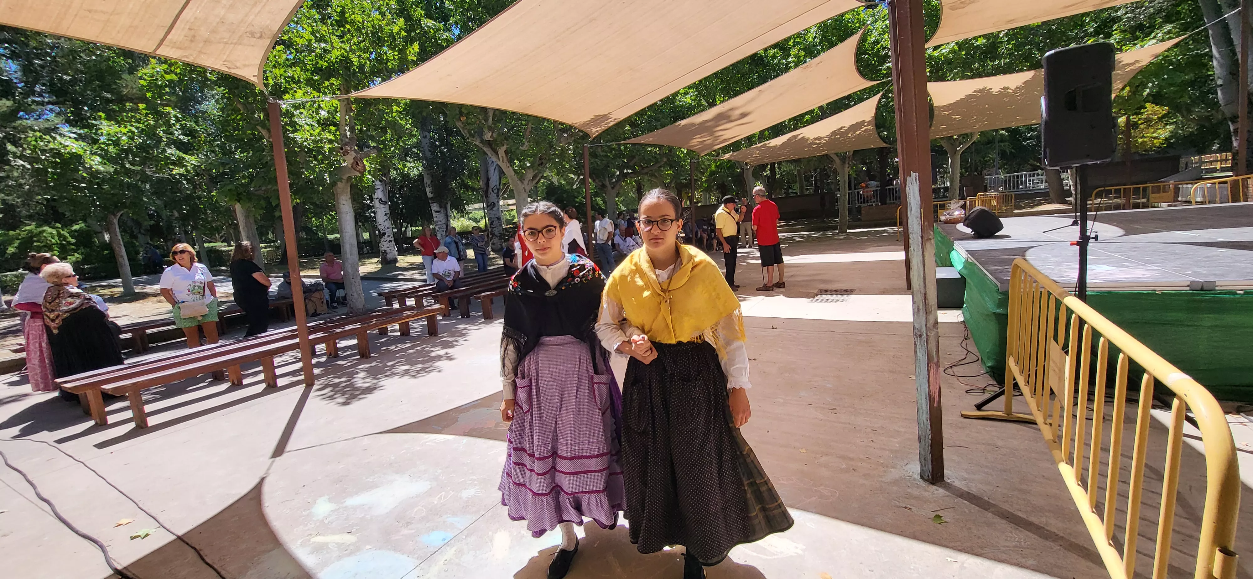 Actuación de la Escuela Alborozo en el parque Miguel Servet. Foto Mercedes Manterola