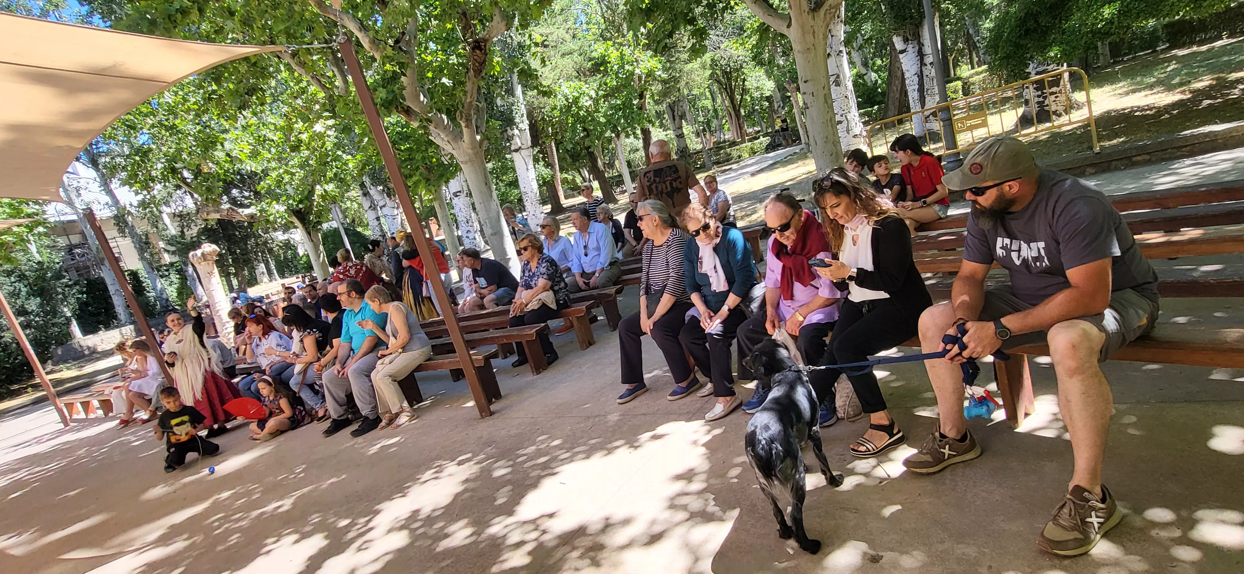 Actuación de la Escuela Alborozo en el parque Miguel Servet. Foto Mercedes Manterola