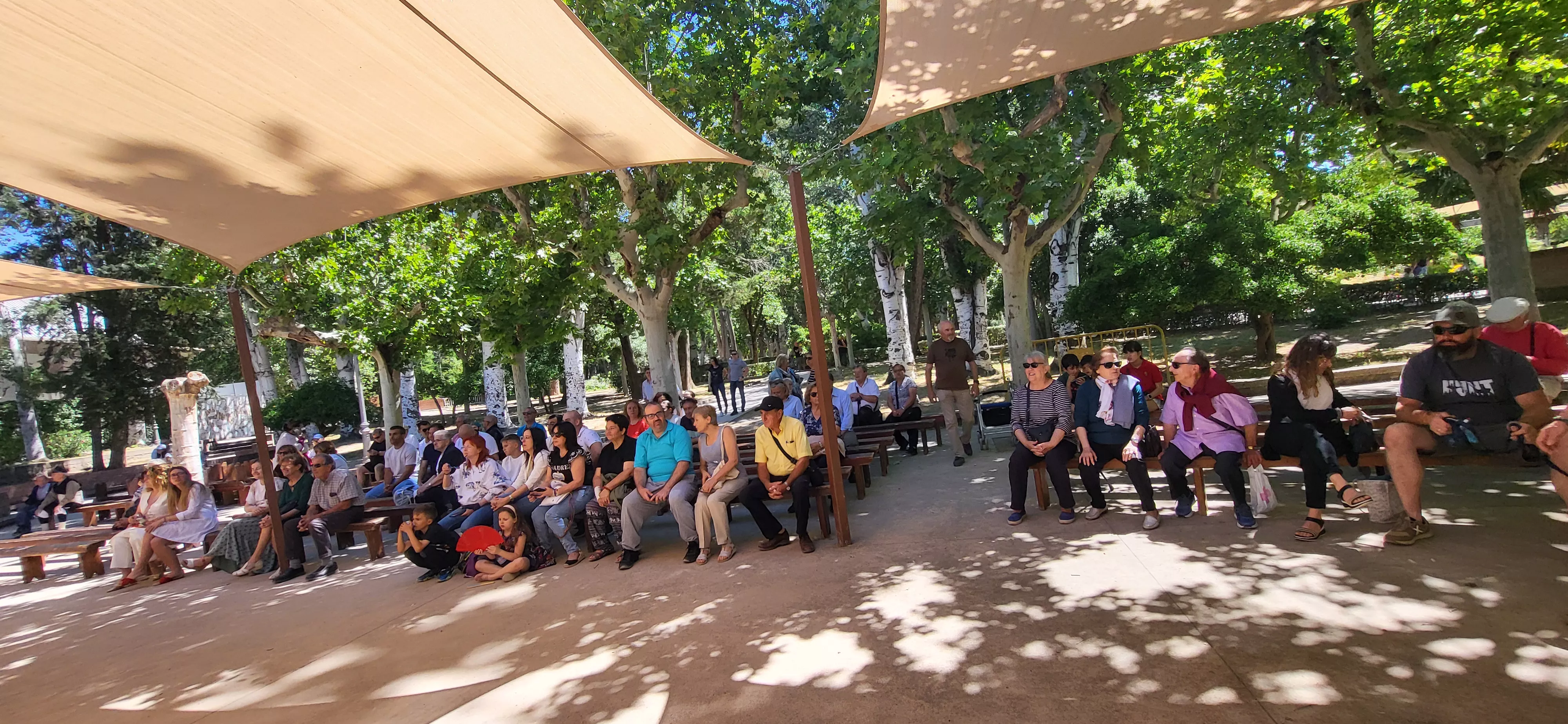 Actuación de la Escuela Alborozo en el parque Miguel Servet. Foto Mercedes Manterola