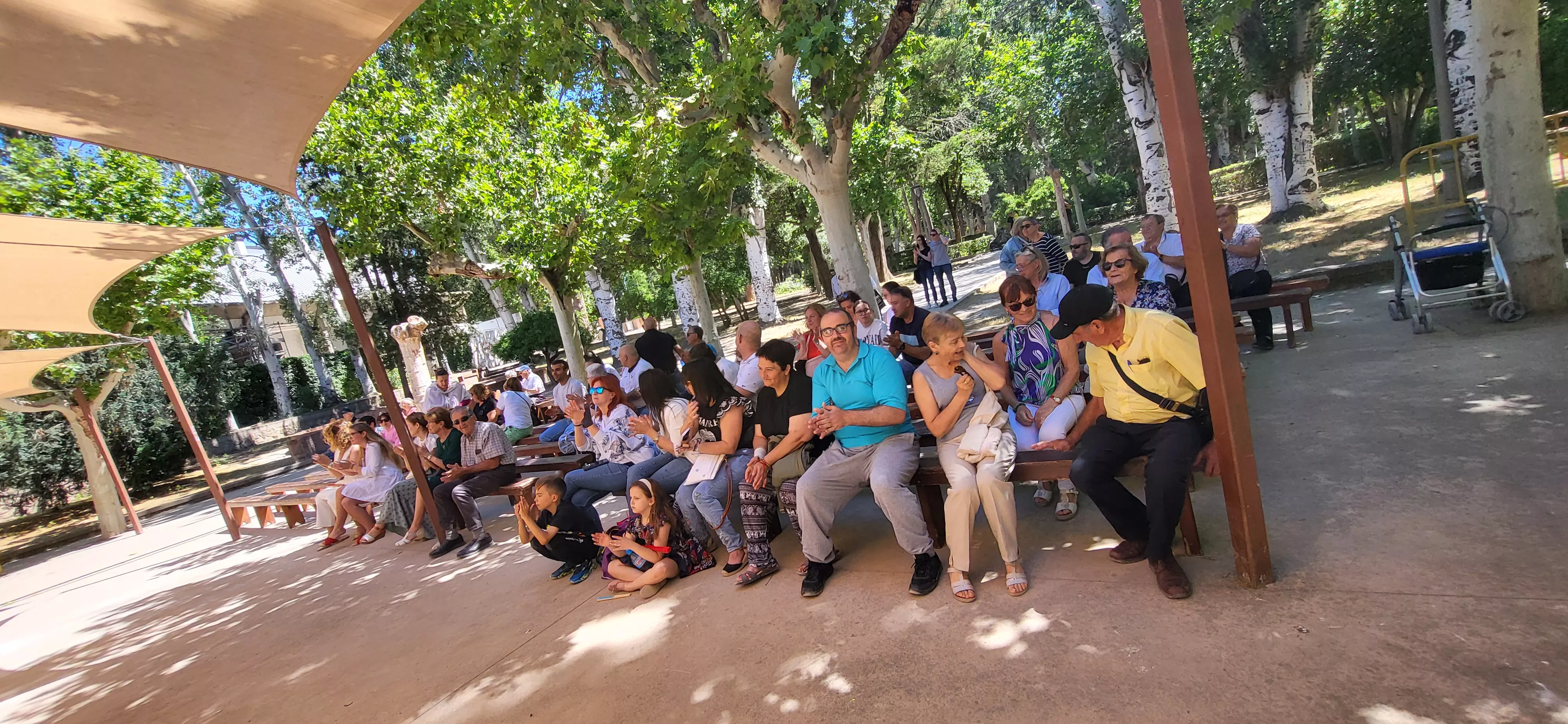 Actuación de la Escuela Alborozo en el parque Miguel Servet. Foto Mercedes Manterola