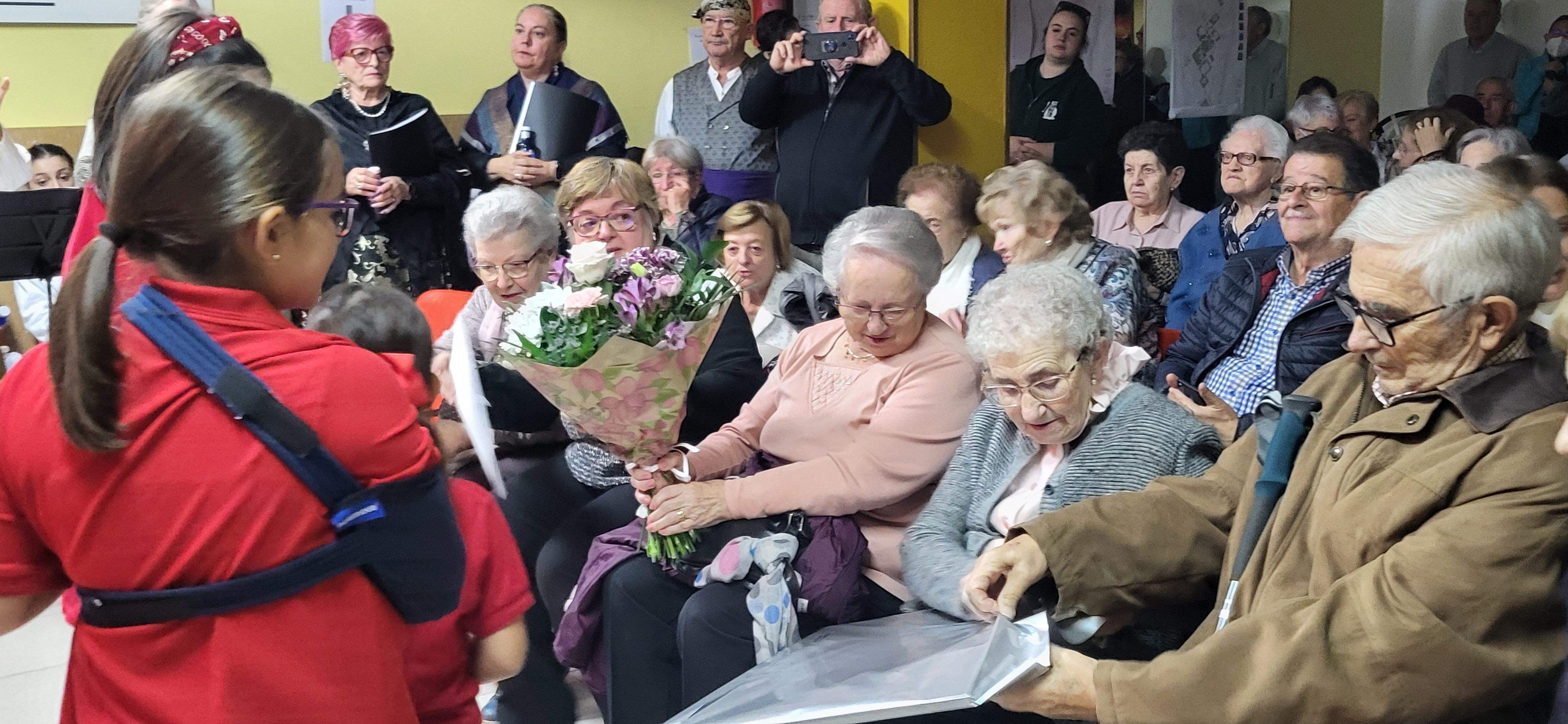 Imágenes del homenaje a Angelines Palacio. Foto Myriam Martínez