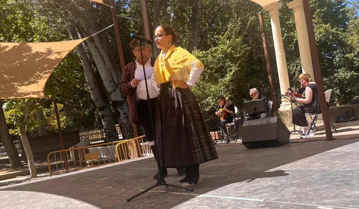 Actuación de la Escuela Alborozo en el parque Miguel Servet. Foto Mercedes Manterola