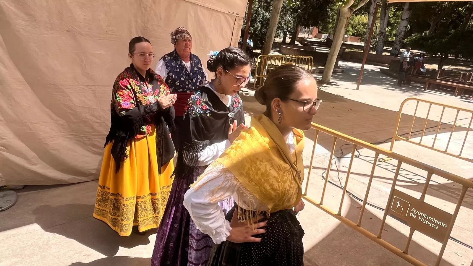 Actuación de la Escuela Alborozo en el parque Miguel Servet. Foto Mercedes Manterola