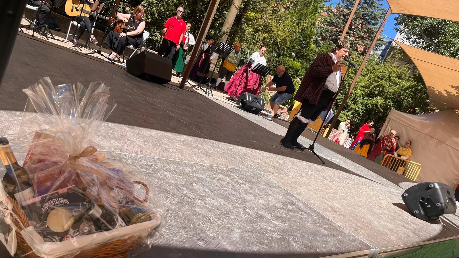 Actuación de la Escuela Alborozo en el parque Miguel Servet. Foto Mercedes Manterola