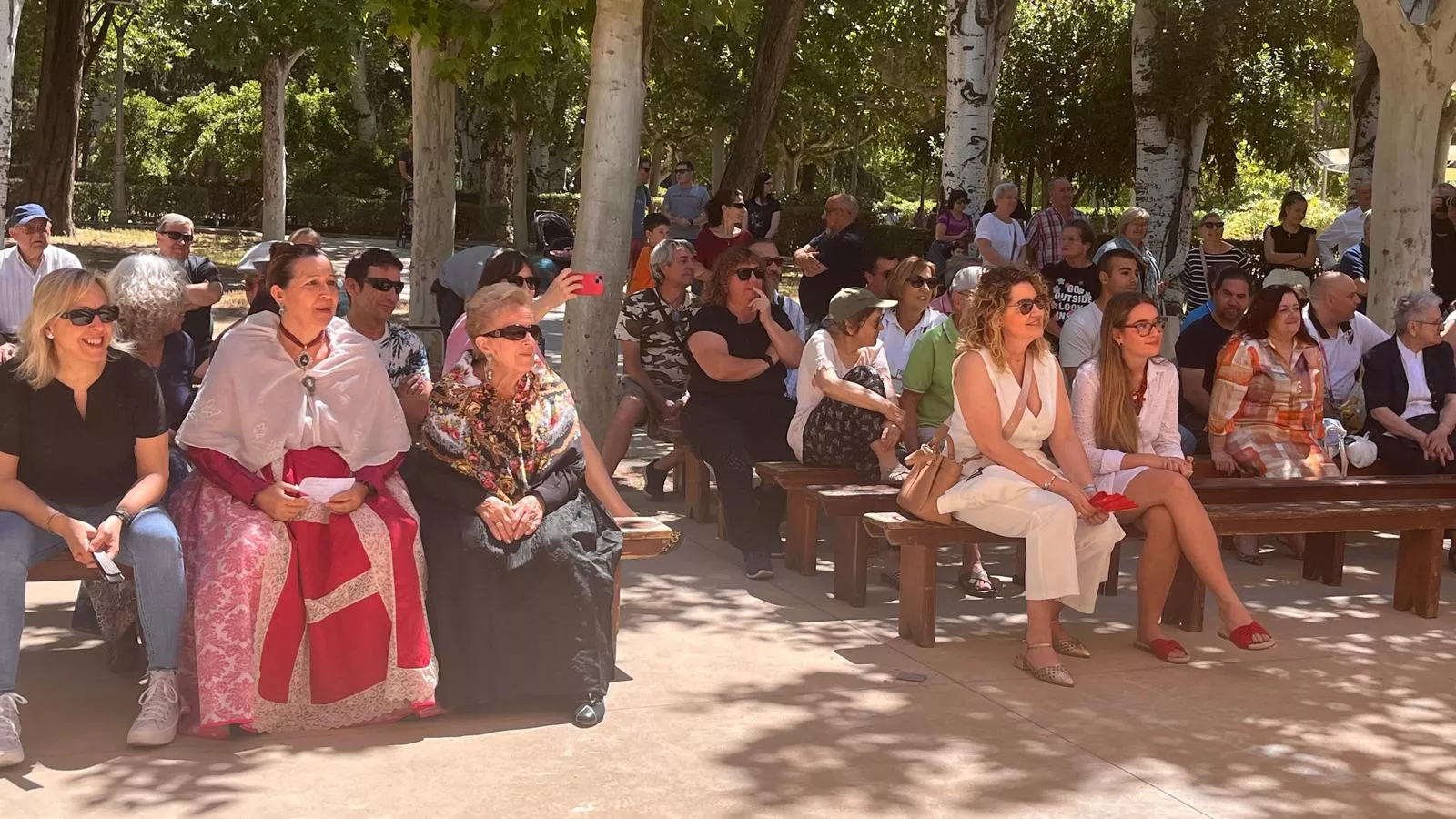Actuación de la Escuela Alborozo en el parque Miguel Servet. Foto Mercedes Manterola