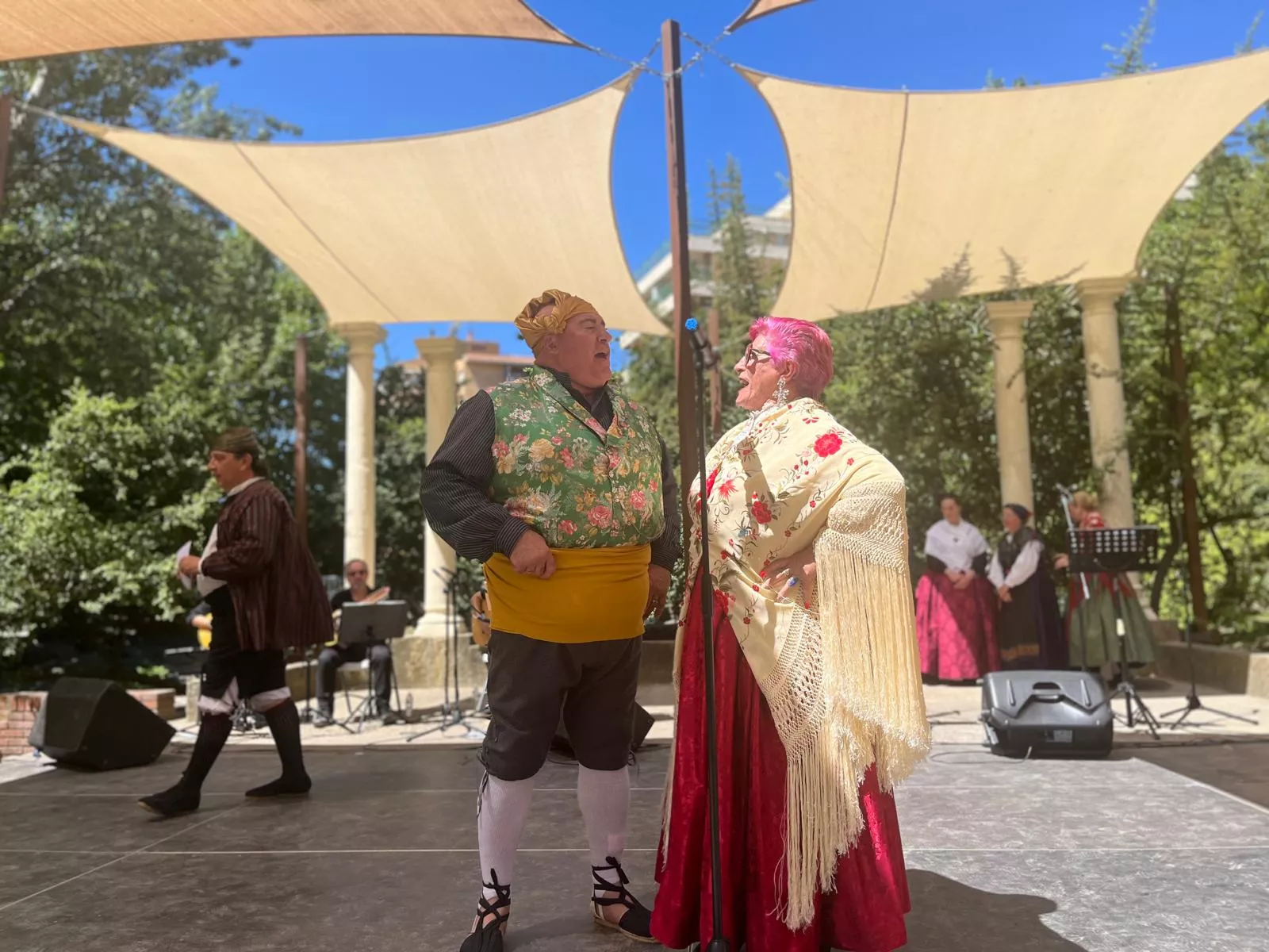 Actuación de la Escuela Alborozo en el parque Miguel Servet. Foto Mercedes Manterola