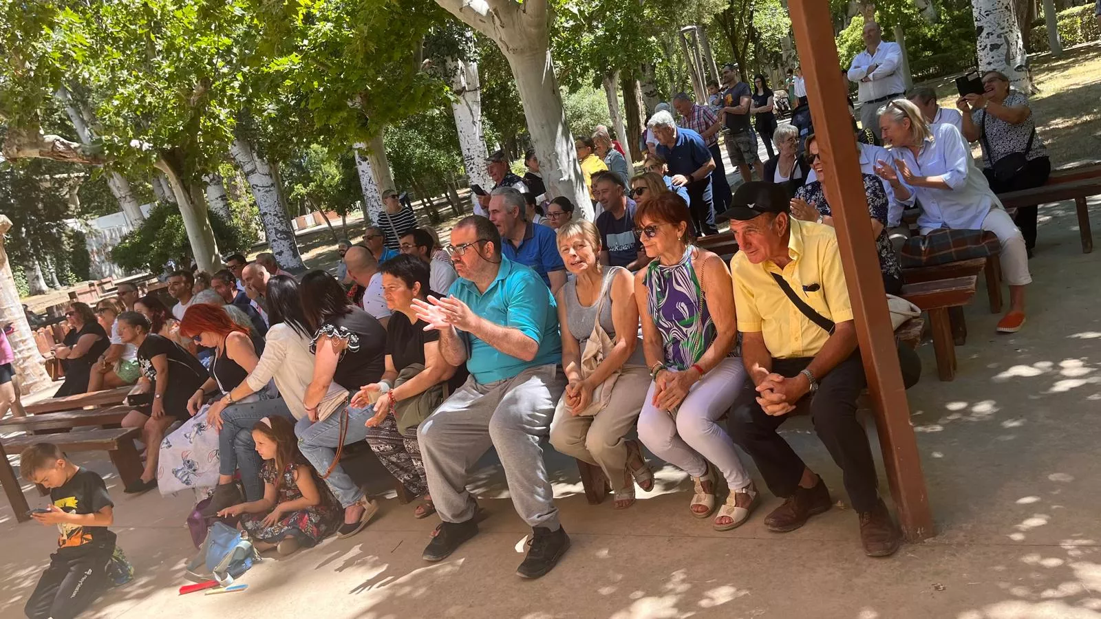 Actuación de la Escuela Alborozo en el parque Miguel Servet. Foto Mercedes Manterola