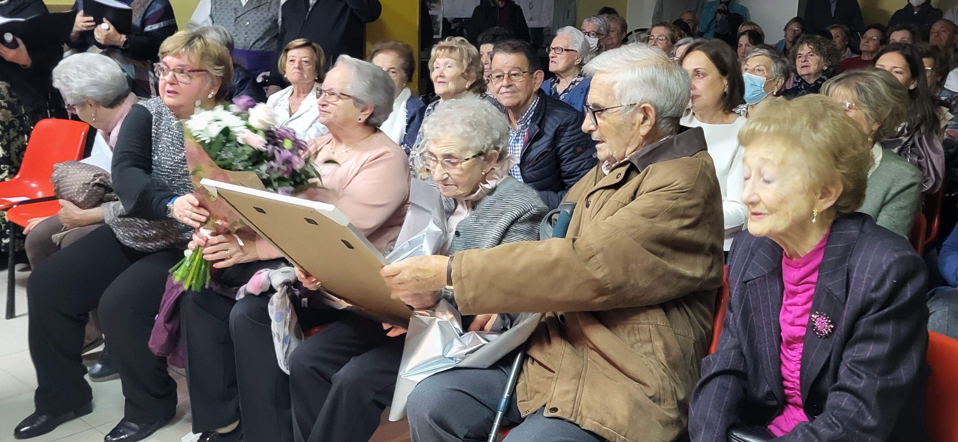 Imágenes del homenaje a Angelines Palacio. Foto Myriam Martínez