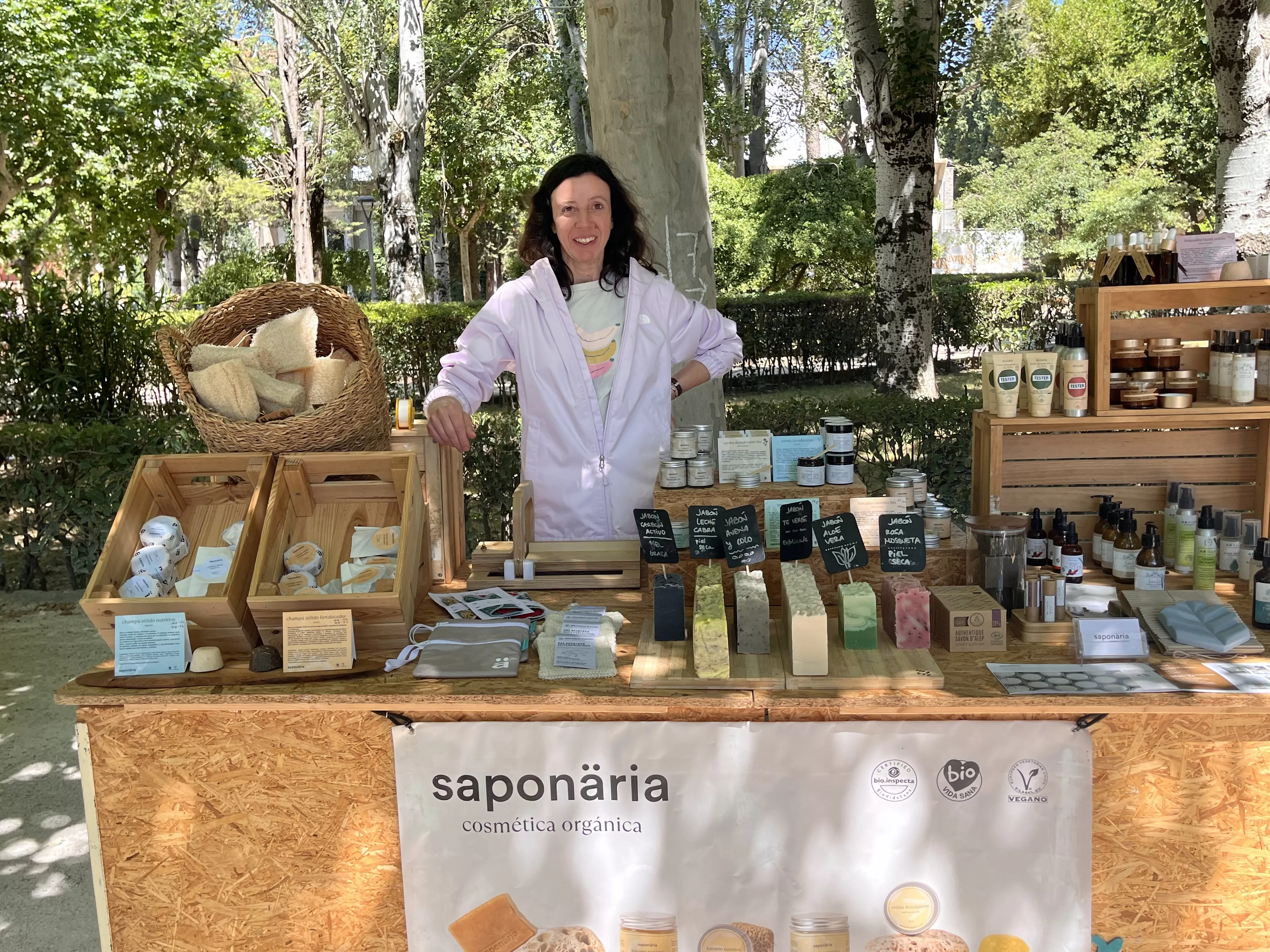 Feria de Artesanía de la Peña la Parrilla en el parque Miguel Servet de Huesca. Foto Mercedes Manterola