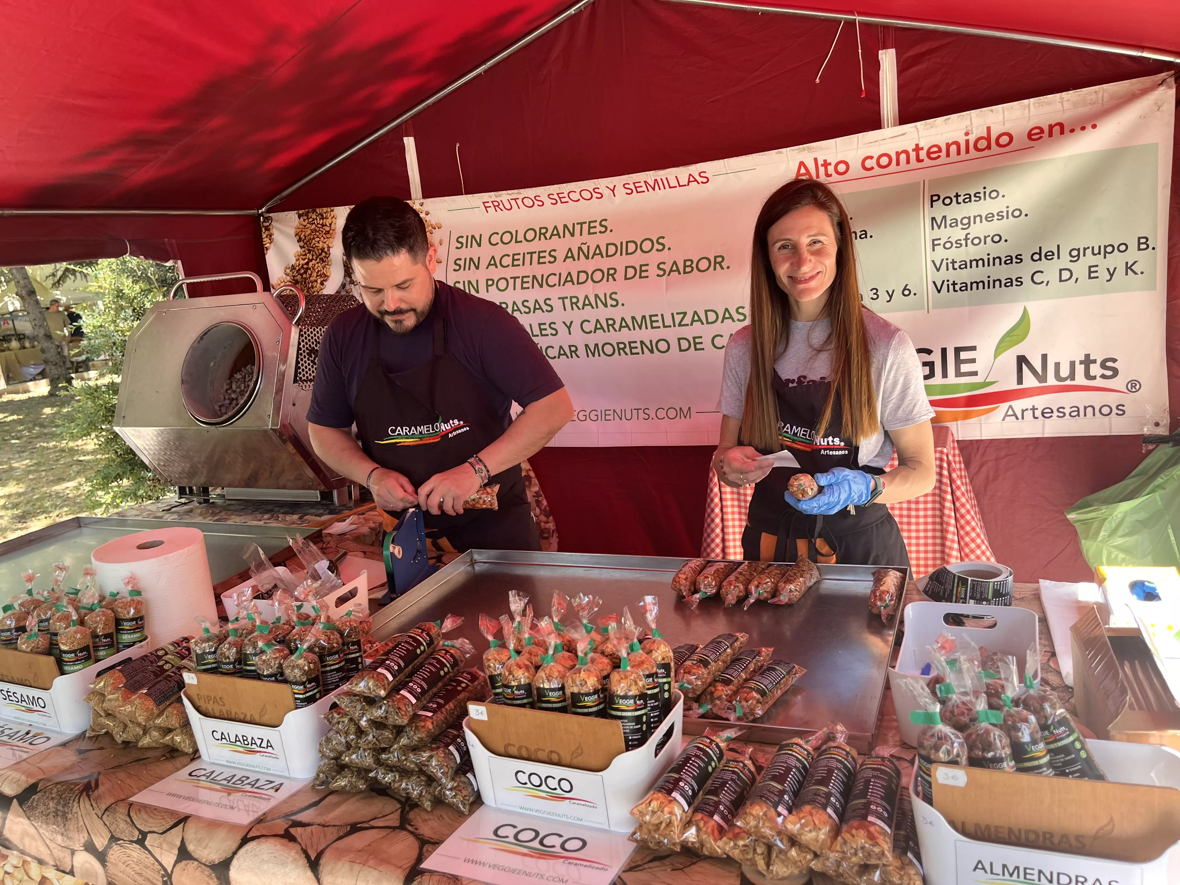 Feria de Artesanía de la Peña la Parrilla en el parque Miguel Servet de Huesca. Foto Mercedes Manterola