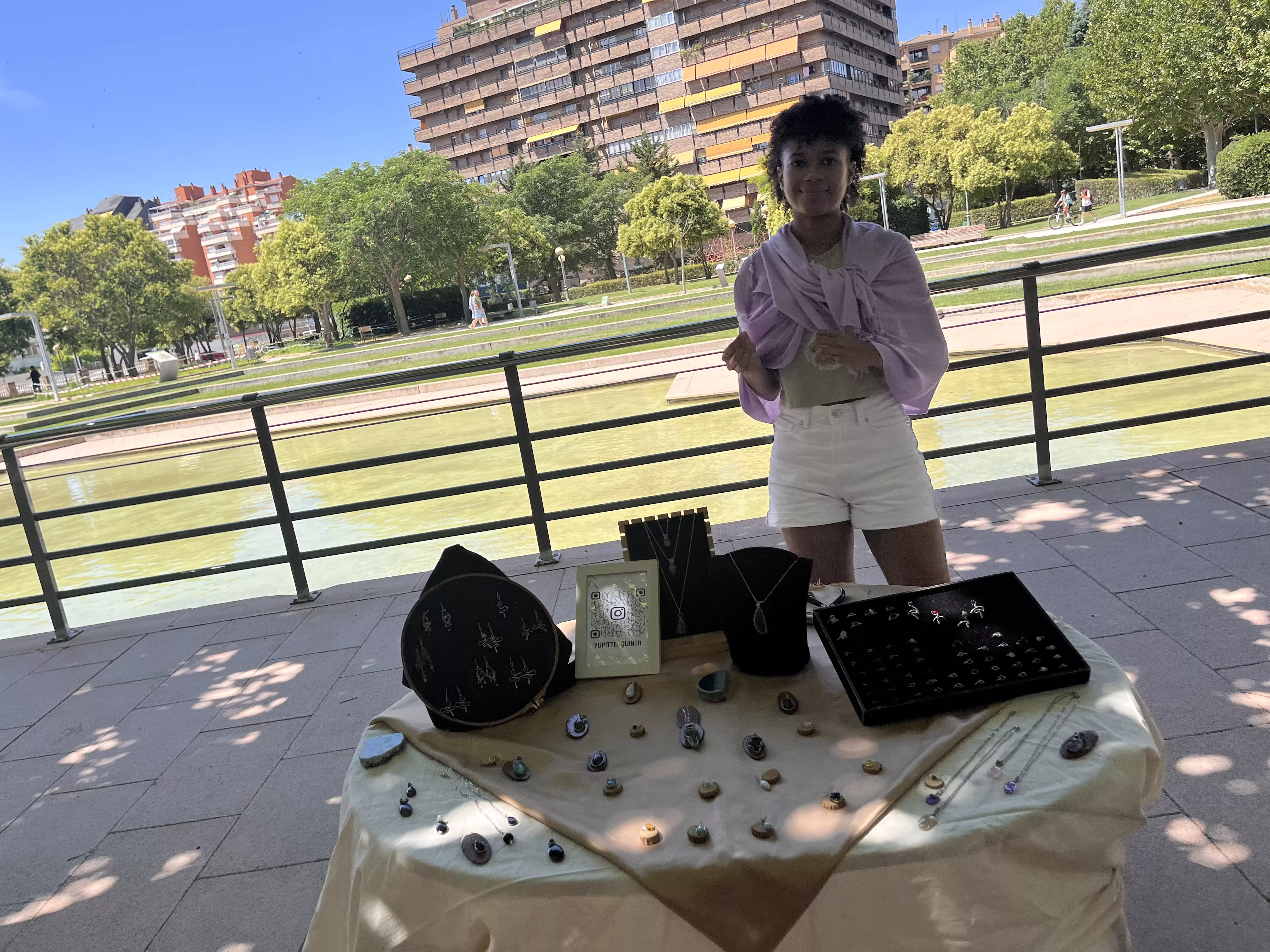 Feria de Artesanía de la Peña la Parrilla en el parque Miguel Servet de Huesca. Foto Mercedes Manterola