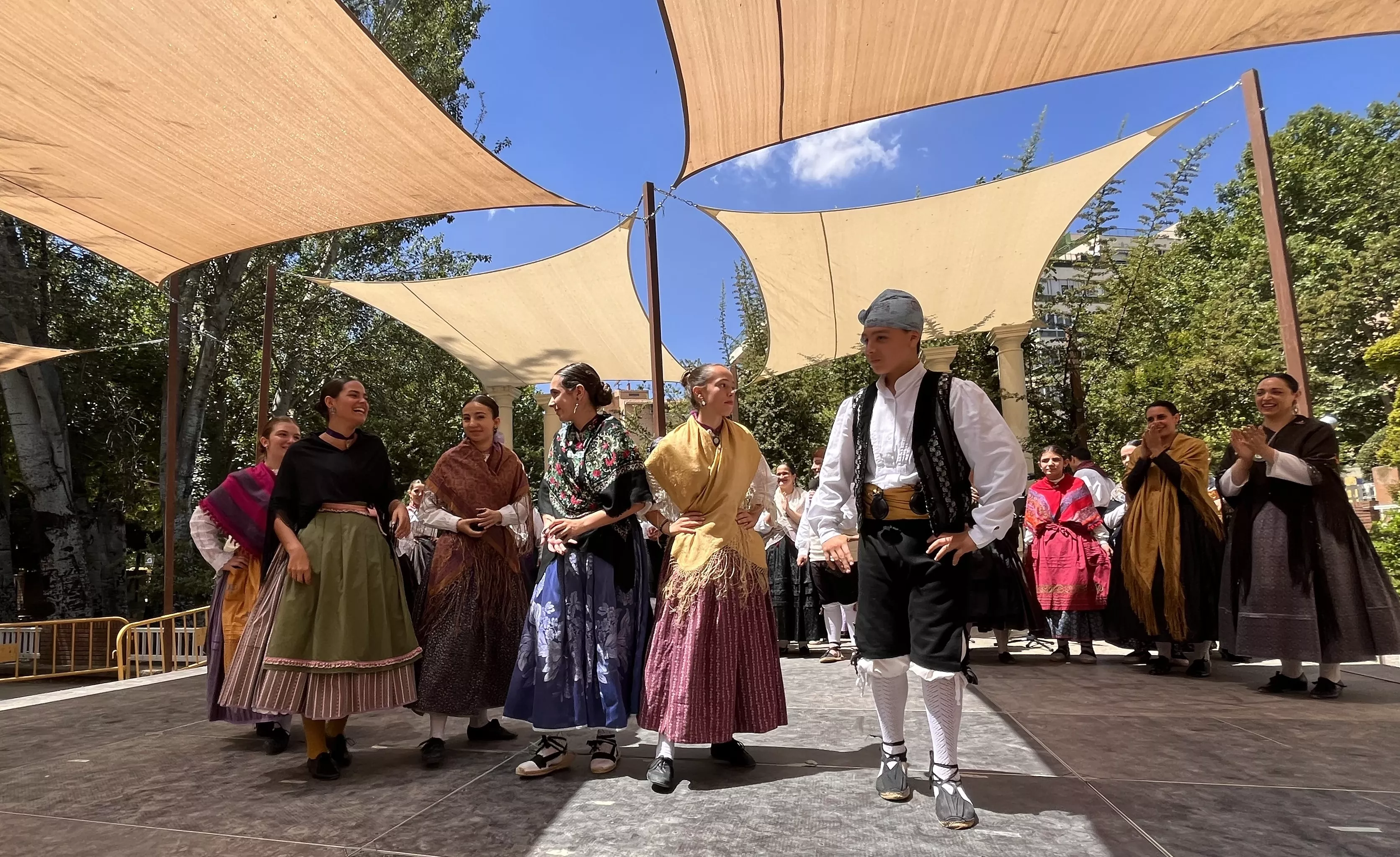 Actuación del grupo folklórico Elenco Aragonés en el Ciclo de Primavera de Huesca. Foto Mercedes Manterola
