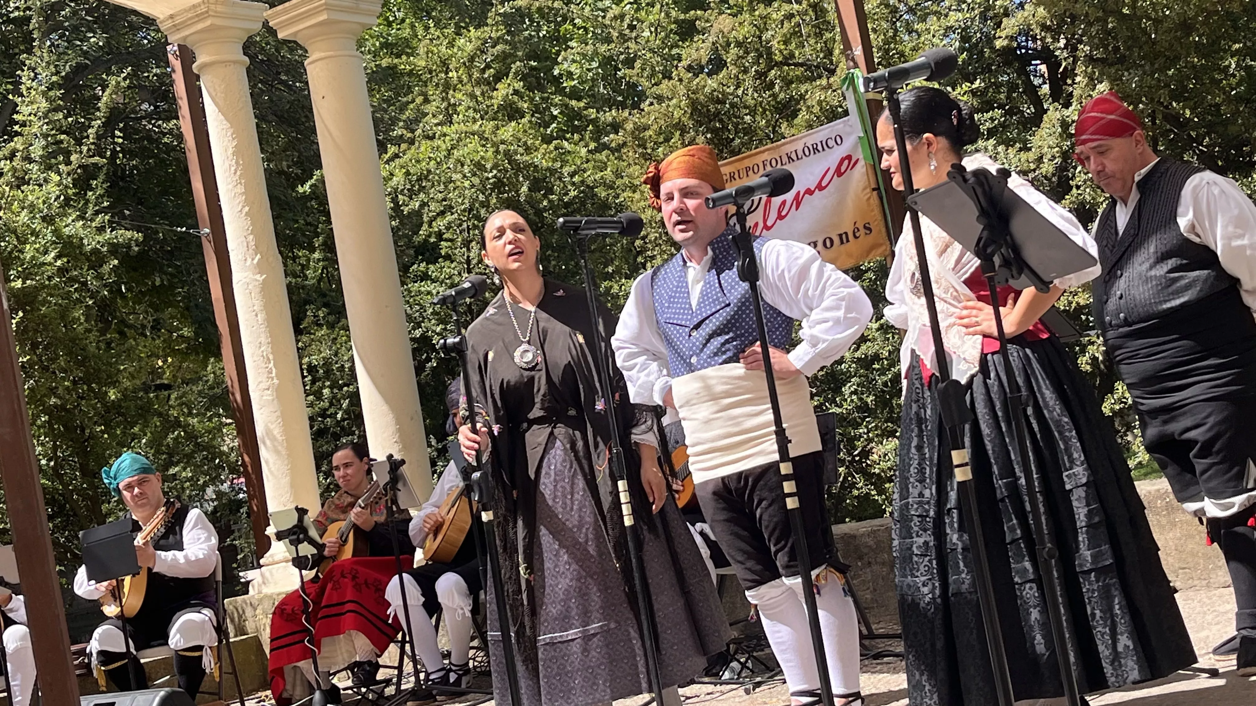 Actuación del grupo folklórico Elenco Aragonés en el Ciclo de Primavera de Huesca. Foto Mercedes Manterola