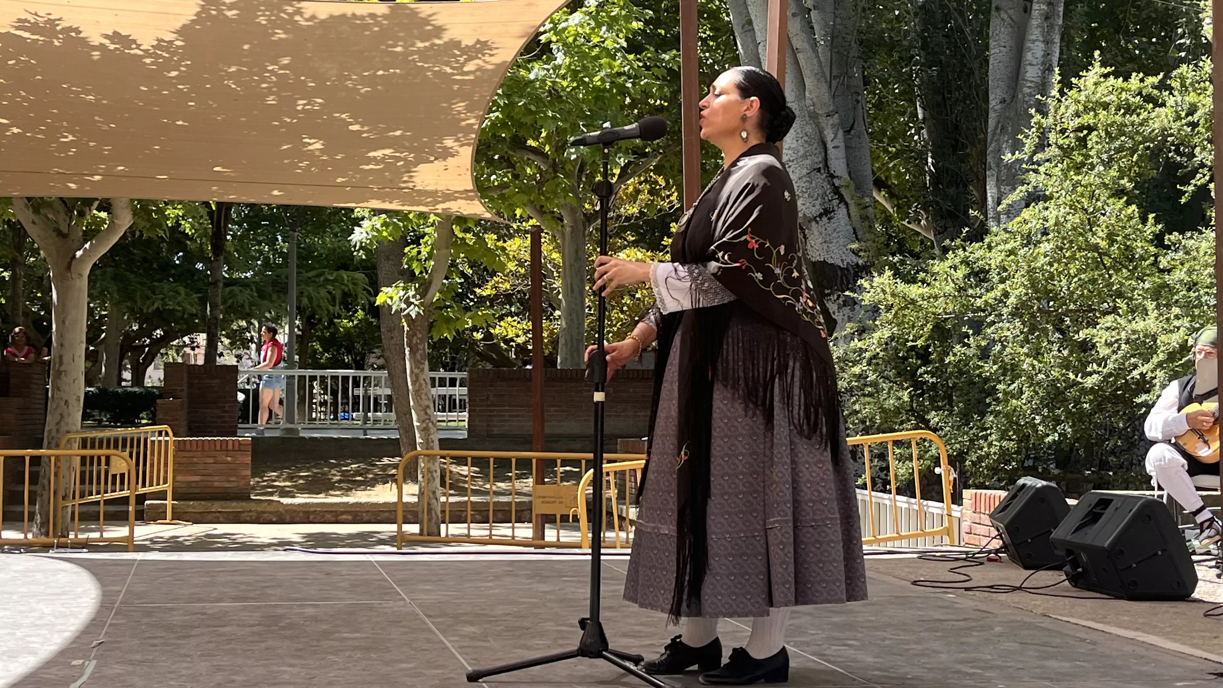 Actuación del grupo folklórico Elenco Aragonés en el Ciclo de Primavera de Huesca. Foto Mercedes Manterola