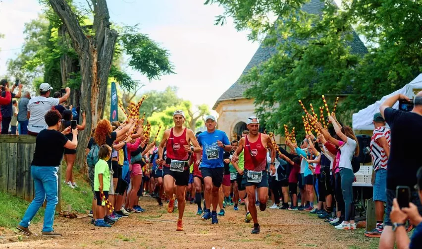 Imagen de la salida de la I Backyard Ultra de Benabarre. Foto: Mario Gascón
