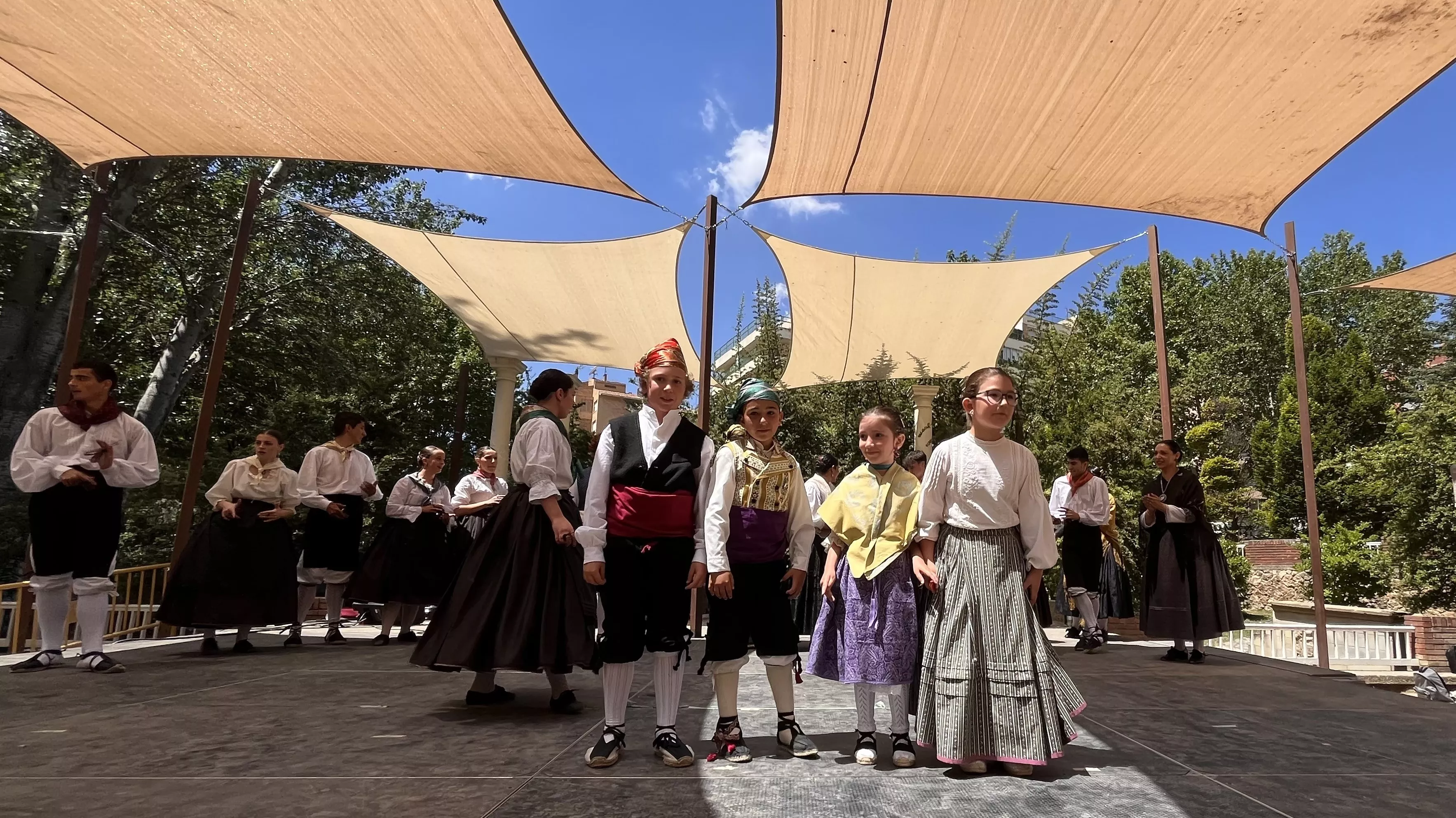 Actuación del grupo folklórico Elenco Aragonés en el Ciclo de Primavera de Huesca. Foto Mercedes Manterola