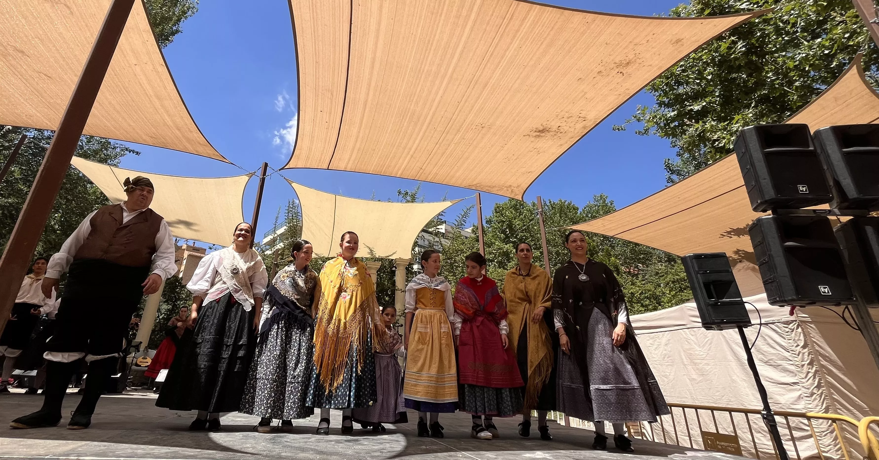 Actuación del grupo folklórico Elenco Aragonés en el Ciclo de Primavera de Huesca. Foto Mercedes Manterola