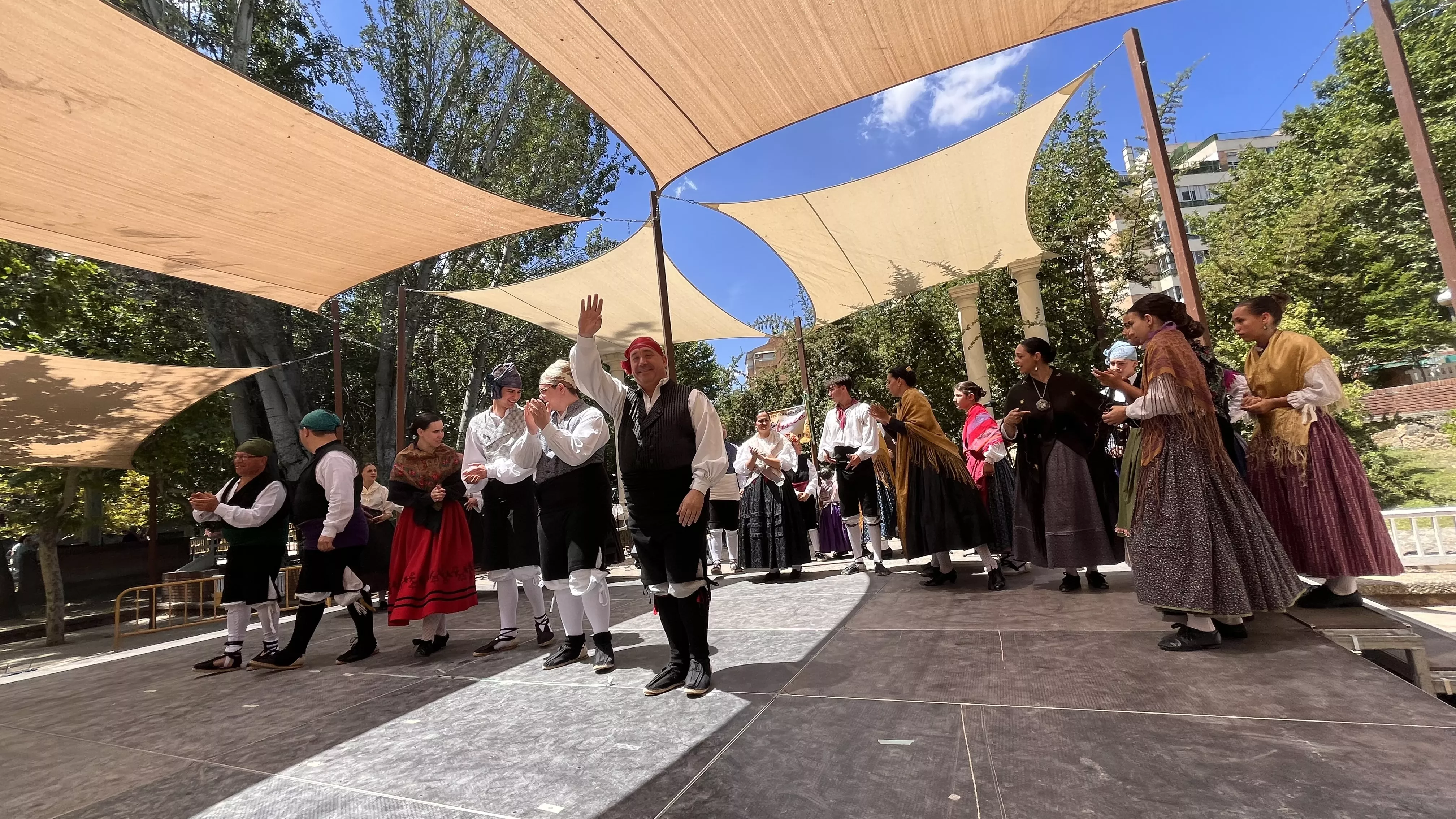 Actuación del grupo folklórico Elenco Aragonés en el Ciclo de Primavera de Huesca. Foto Mercedes Manterola