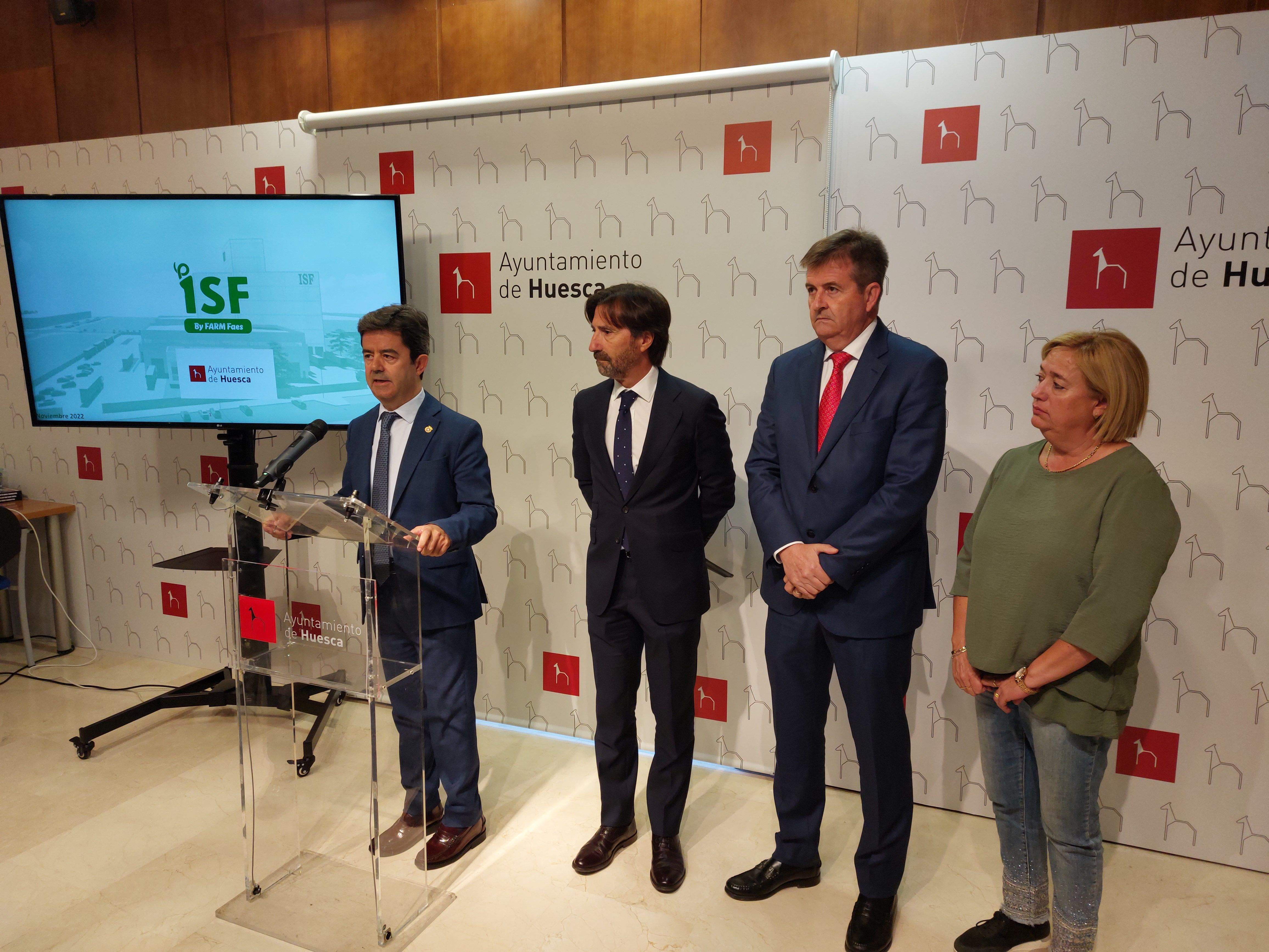 Rueda de prensa del alcalde, Luis Felipe, y responsables de FaesFarma