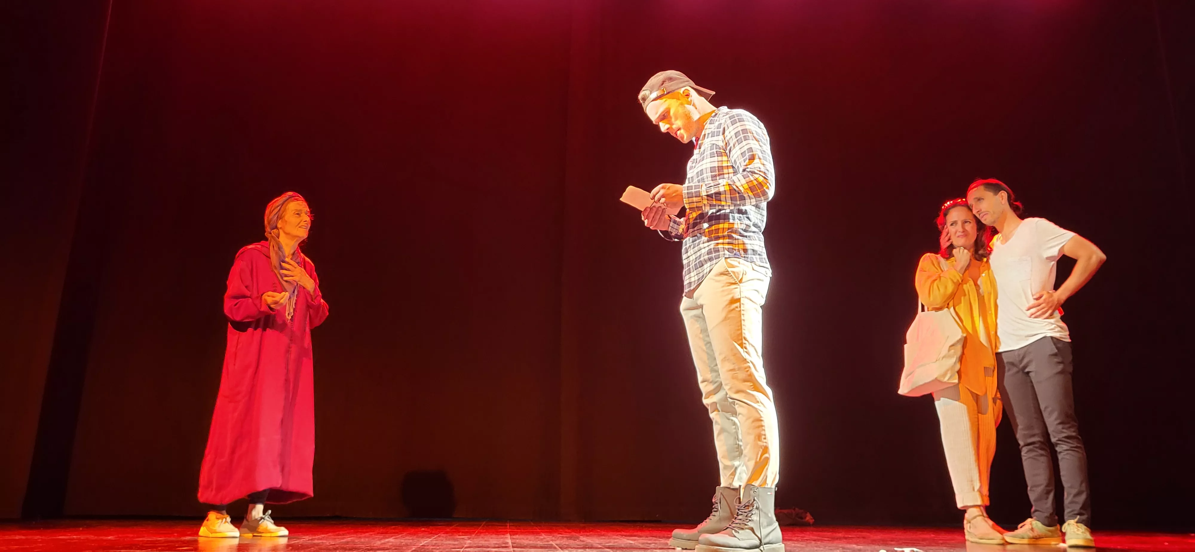 Actuación de Alboroque en la Muestra de Teatro y Danza Joven de Huesca. Foto Mercedes Manterola