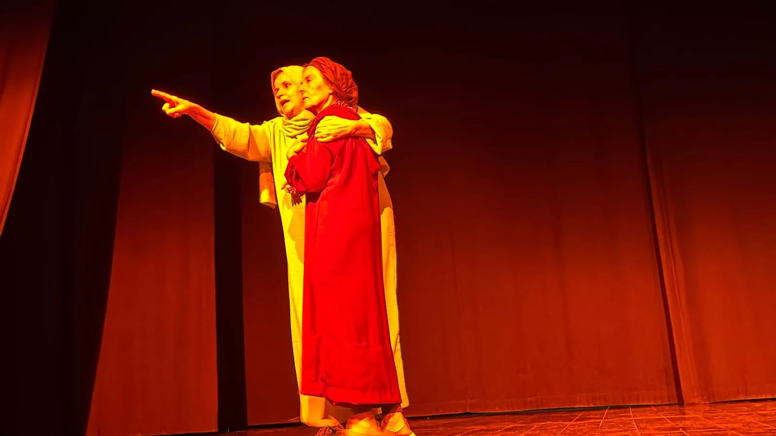 Actuación de Alboroque en la Muestra de Teatro y Danza Joven de Huesca. Foto Mercedes Manterola