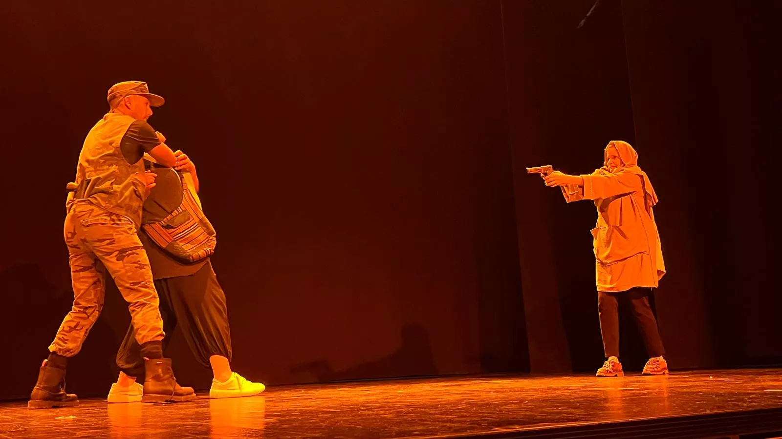 Actuación de Alboroque en la Muestra de Teatro y Danza Joven de Huesca. Foto Mercedes Manterola