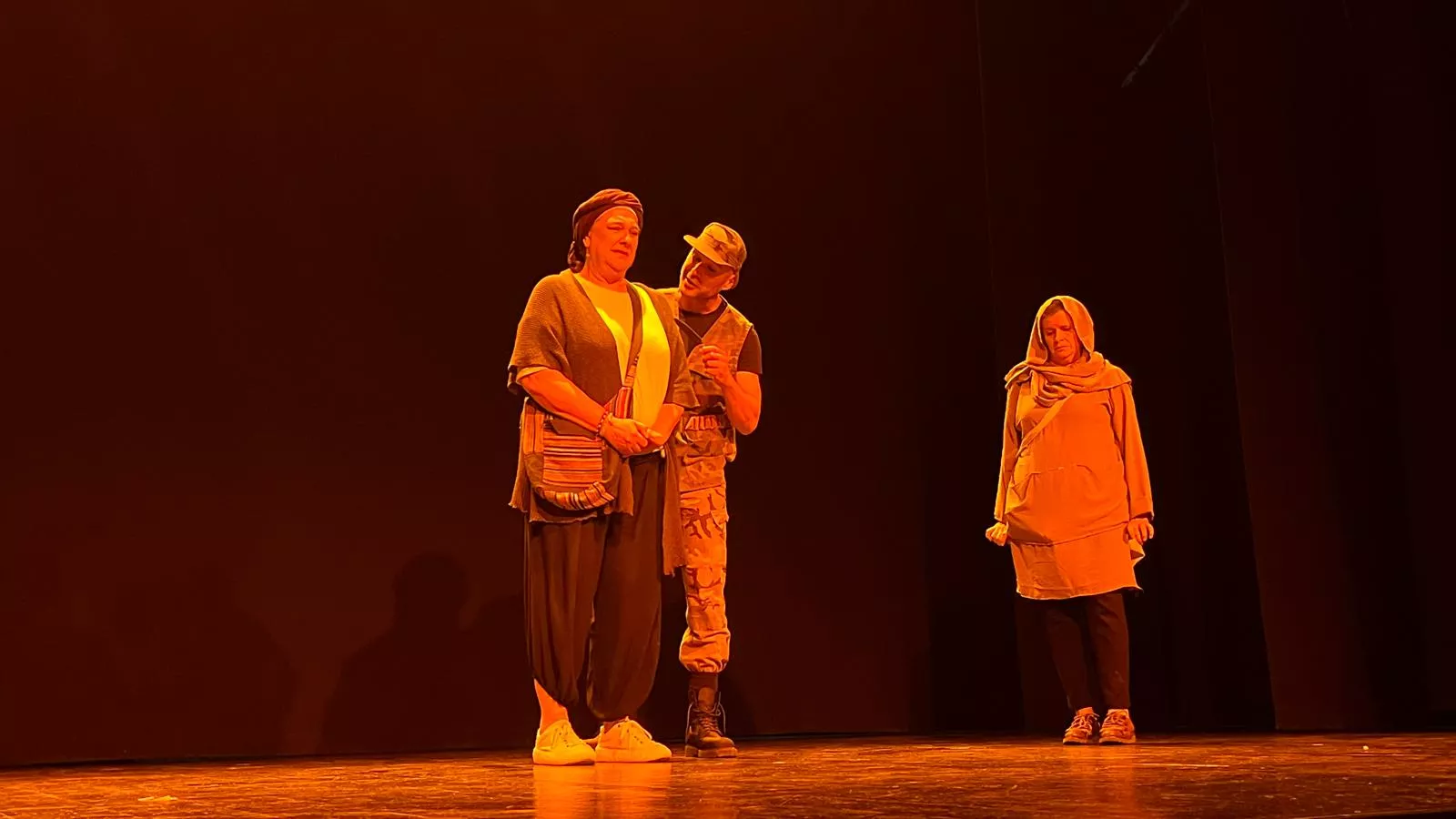 Actuación de Alboroque en la Muestra de Teatro y Danza Joven de Huesca. Foto Mercedes Manterola