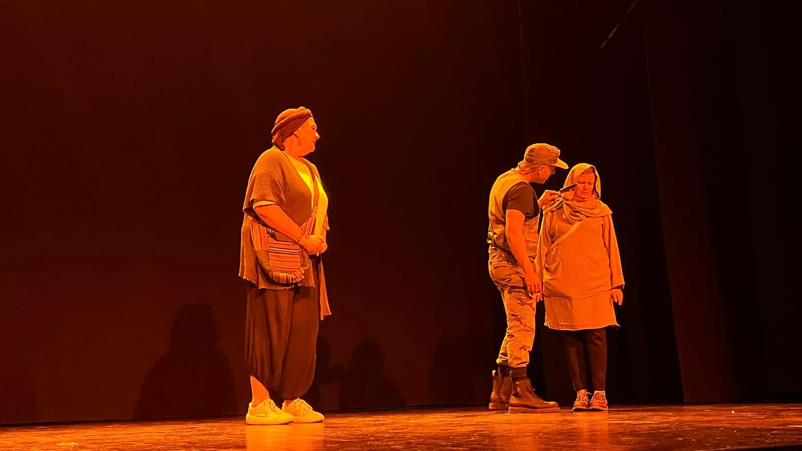 Actuación de Alboroque en la Muestra de Teatro y Danza Joven de Huesca. Foto Mercedes Manterola