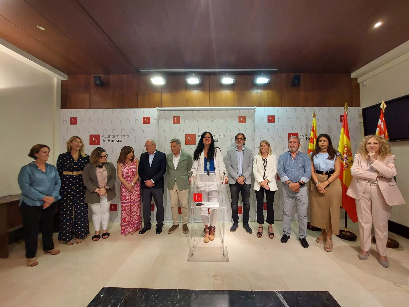 Lorena Orduna con su equipo de gobierno